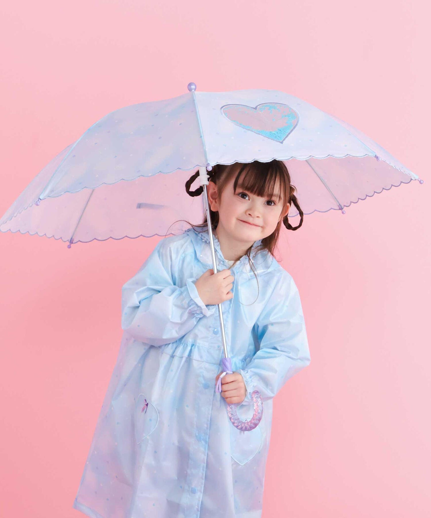 【ベベ オンライン ストア/BEBE ONLINE STORE / KIDS】の【お揃い】ハートキラキラプリント総柄傘(45~50cm) 人気、トレンドファッション・服の通販 founy(ファニー) 　ファッション　Fashion　キッズファッション　Fashion for Kids　春　Spring　ガーリー　Girly, Feminine Style　コレクション　Collection, Seasonal Line　傘　Umbrella, Parasol　スカラップ　Scallop, Scalloped Edge　スパンコール　Sequins, Sequin Embellishment　ドレス　Dress, One-Piece　フレンチ　French, French Style　モチーフ　Motif, Design Theme　S/S・春夏　SS, Spring/Summer, Warm Season　夏　Summer　エレガント 上品　Elegant　2026年　2026　2026春夏・S/S　Spring/Summer 2026 SS26　 other-1|ID: prp329100004962219 ipo3291000000037227796