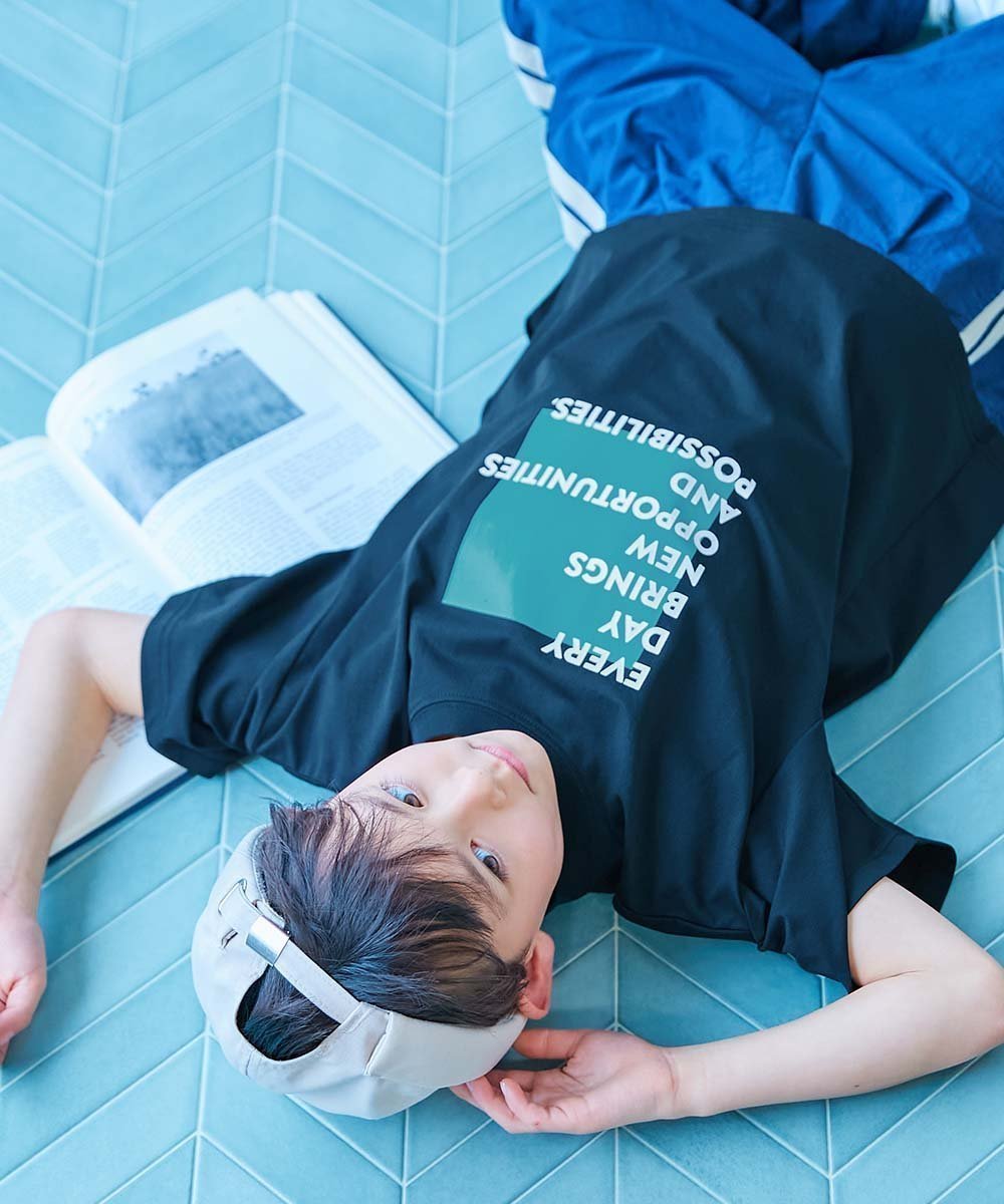 【デビロック/devirock / KIDS】の【イージーウォッシュ】防汚 デビラボ BIGシルエット プリント 半袖Tシャツ 26SS インテリア・キッズ・メンズ・レディースファッション・服の通販 founy(ファニー) 　ファッション　Fashion　キッズファッション　Fashion for Kids　ストレッチ　Stretch, Stretchy Fabric　トレンド　Trend, Trending Now　なめらか　Smooth, Silky Texture　フレア　Flare, Flared　プリント　Print, Printed Pattern　ベーシック　Basic, Essential　半袖　Short Sleeve, Half Sleeve　おすすめ　Recommended / Our Picks　夏　Summer　2026年　2026　2026春夏・S/S　Spring/Summer 2026 SS26　004-スクエア-ブラック|ID: prp329100004962253 ipo3291000000037227970