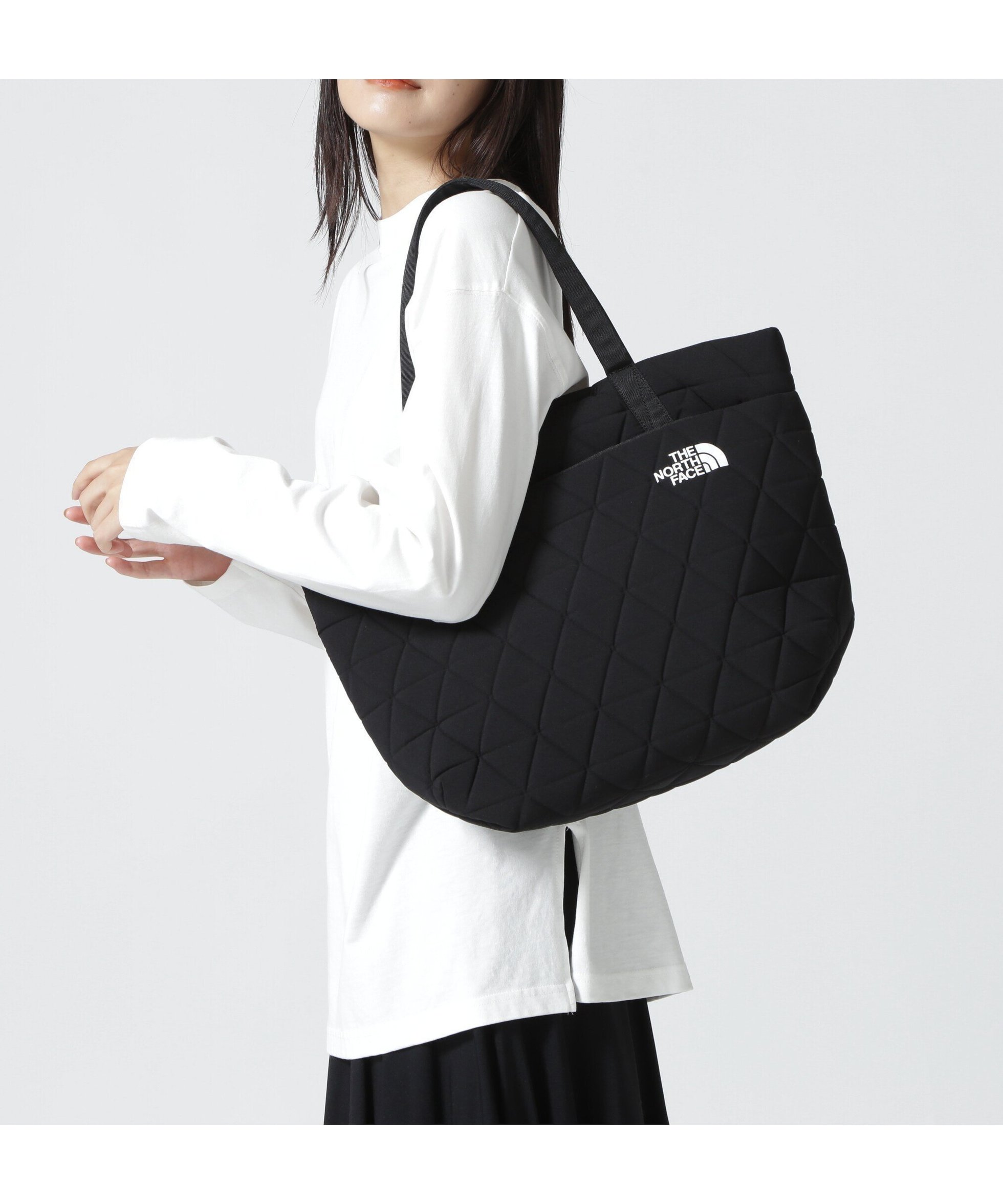 【ビーバー/BEAVER / MEN】のTHE NORTH FACE/ザ・ノースフェイス Geoface Tote インテリア・キッズ・メンズ・レディースファッション・服の通販 founy(ファニー) 　ファッション　Fashion　メンズファッション　Fashion for Men　アウトドア　Outdoor Clothing　アクセサリー　Fashion Accessories　クッション　Cushion, Throw Pillow　スマート　Smart, Elegant　スリーブ　Sleeve, Long Sleeve / Short Sleeve　フロント　Front, Front Design　ベスト　Vest, Waistcoat　ポケット　Pocket, Pocket Detail　ラップ　Wrap, Wrap Design　ビジネス 仕事 通勤　Business / Work / Commuting　ブラック|ID: prp329100004962574 ipo3291000000037229656