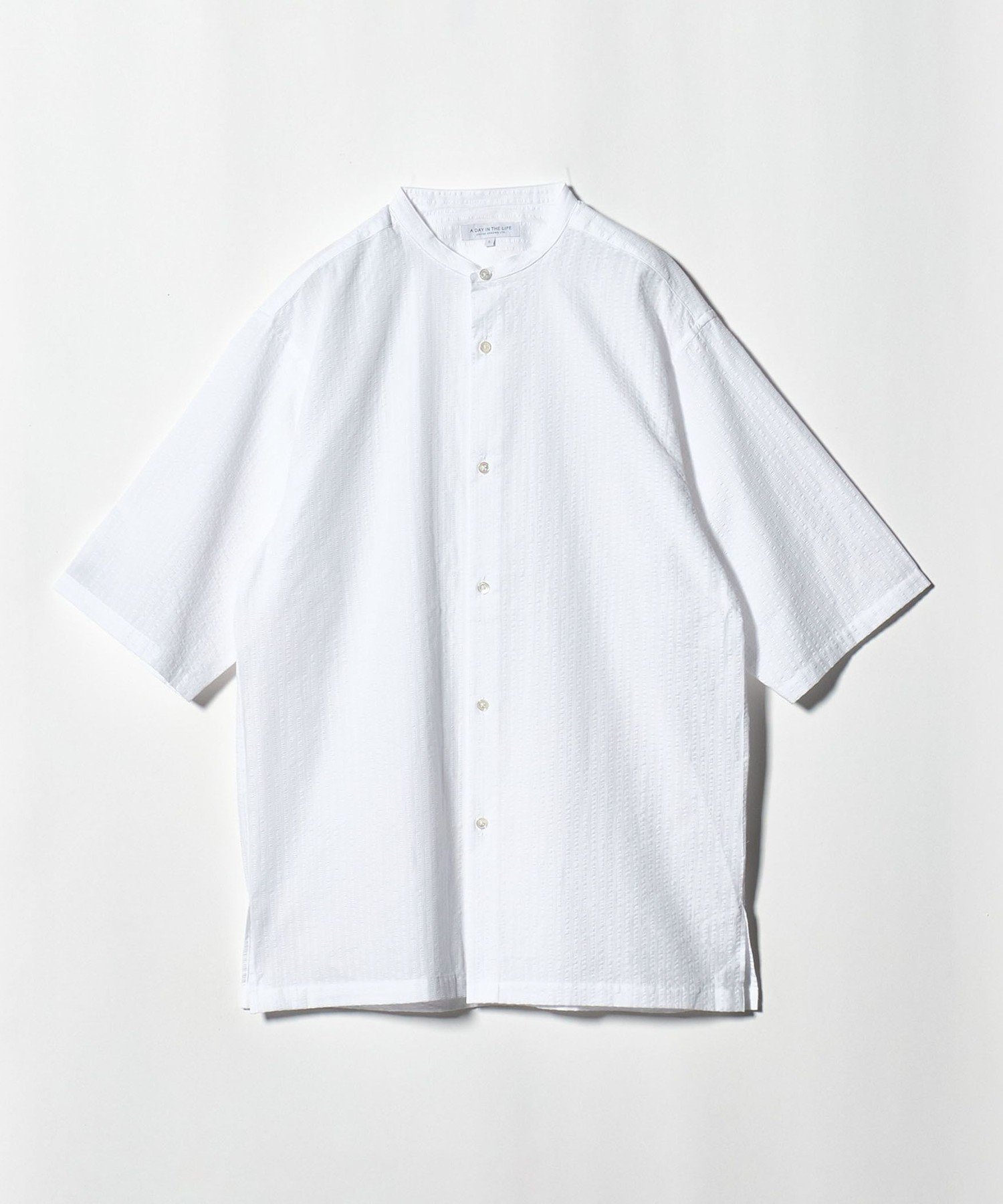 【ユナイテッドアローズ/UNITED ARROWS / MEN】のサッカー リラックス バンドカラー 5分袖シャツ A DAY IN THE LIFE インテリア・キッズ・メンズ・レディースファッション・服の通販 founy(ファニー) 　ファッション　Fashion　メンズファッション　Fashion for Men　インナー　Innerwear　サッカー　Seersucker, Summer Fabric　サンダル　Sandals, Summer Shoes　ショーツ　Shorts, Short Pants　シンプル　Simple, Minimal　リラックス　Relax, Relaxed Fit　アウトレット　Outlet / Clearance　おすすめ　Recommended / Our Picks　WHITE|ID: prp329100004962599 ipo3291000000037229767