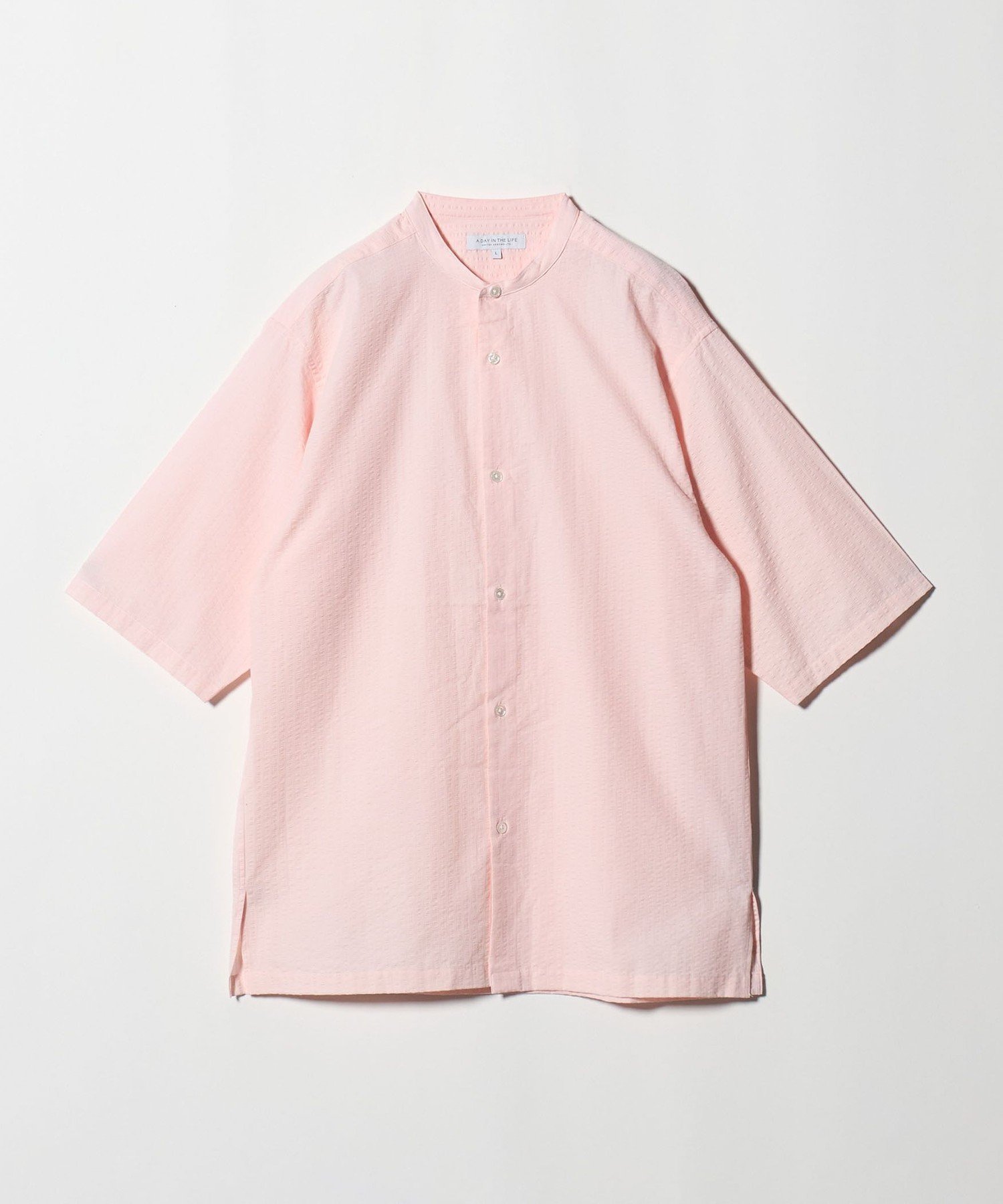 【ユナイテッドアローズ/UNITED ARROWS / MEN】のサッカー リラックス バンドカラー 5分袖シャツ A DAY IN THE LIFE インテリア・キッズ・メンズ・レディースファッション・服の通販 founy(ファニー) 　ファッション　Fashion　メンズファッション　Fashion for Men　インナー　Innerwear　サッカー　Seersucker, Summer Fabric　サンダル　Sandals, Summer Shoes　ショーツ　Shorts, Short Pants　シンプル　Simple, Minimal　リラックス　Relax, Relaxed Fit　アウトレット　Outlet / Clearance　おすすめ　Recommended / Our Picks　LT.PINK|ID: prp329100004962599 ipo3291000000037229768