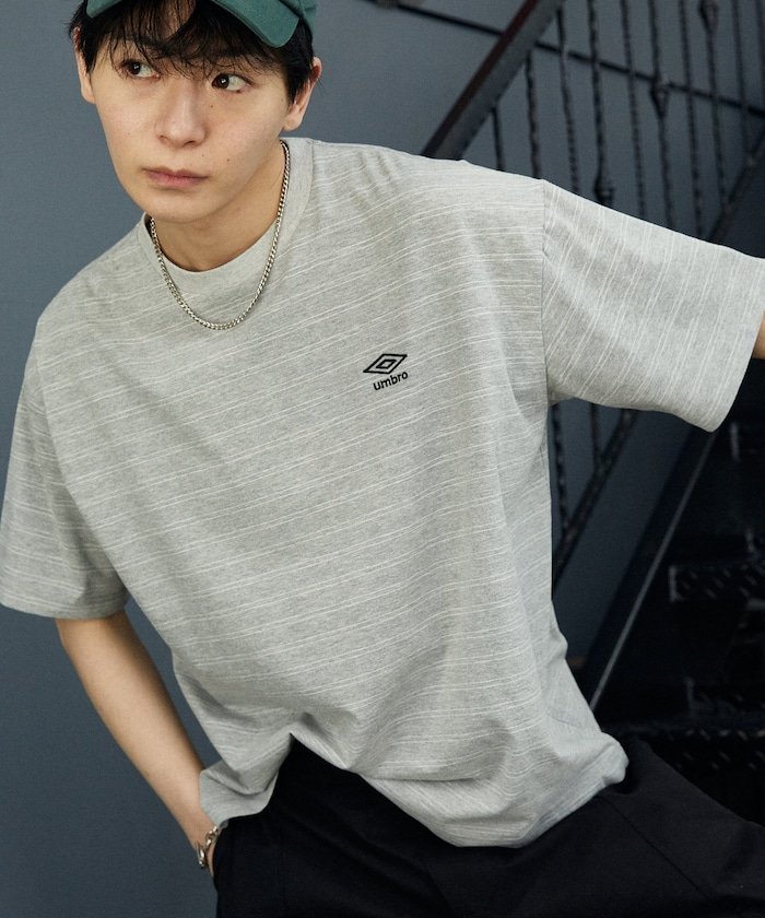 【フリークスストア/FREAK'S STORE】の別注 ワンポイント ロゴ ボーダー Tシャツ 限定展開 インテリア・キッズ・メンズ・レディースファッション・服の通販 founy(ファニー) 　ファッション　Fashion　レディースファッション　Fashion for Women　トップス・カットソー　Cut & Sew Tops　シャツ・ブラウス・オフィスカジュアル　Elegant Blouses & Button-Ups　ロングTシャツ・Tシャツ　Longline T-Shirts & Tees　インナー　Innerwear　ストレッチ　Stretch, Stretchy Fabric　スペシャル　Special, Limited Edition　ボーダー　Border, Stripe　別注　Limited Edition, Custom Order　メンズ　Men's, Menswear　ユニセックス　Unisex, Genderless　リラックス　Relax, Relaxed Fit　ワンポイント　One Point, Statement Accent　S/S・春夏　SS, Spring/Summer, Warm Season　夏　Summer　2026年　2026　2026春夏・S/S　Spring/Summer 2026 SS26　ライトグレー|ID: prp329100004962610 ipo3291000000037229845