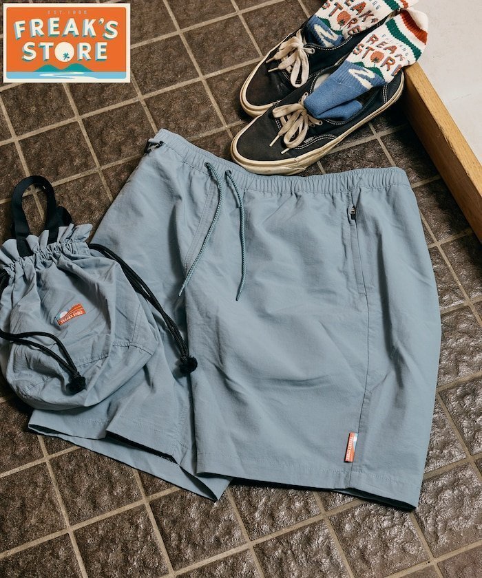 【フリークスストア/FREAK'S STORE】の【FREAK S STORE for BEACH FES】 リラックスフィット 撥水 リサイクルナイロン イージーショーツ/バッグ付き インテリア・キッズ・メンズ・レディースファッション・服の通販 founy(ファニー) 　ファッション　Fashion　メンズファッション　Fashion for Men　バッグ　Bags　巾着　Drawstring Bag, Kinchaku　軽量　Lightweight, Ultra Light　サンダル　Sandals, Summer Shoes　ショーツ　Shorts, Short Pants　シンプル　Simple, Minimal　センター　Center, Center Line　ビーチ　Beach, Seaside　フィット　Fit, Slim Fit　プリント　Print, Printed Pattern　ポケット　Pocket, Pocket Detail　半袖　Short Sleeve, Half Sleeve　メッシュ　Mesh, Net Fabric　リラックス　Relax, Relaxed Fit　レオパード　Leopard, Animal Print　S/S・春夏　SS, Spring/Summer, Warm Season　おすすめ　Recommended / Our Picks　夏　Summer　2026年　2026　2026春夏・S/S　Spring/Summer 2026 SS26　サックスブルー|ID: prp329100004962745 ipo3291000000037230495