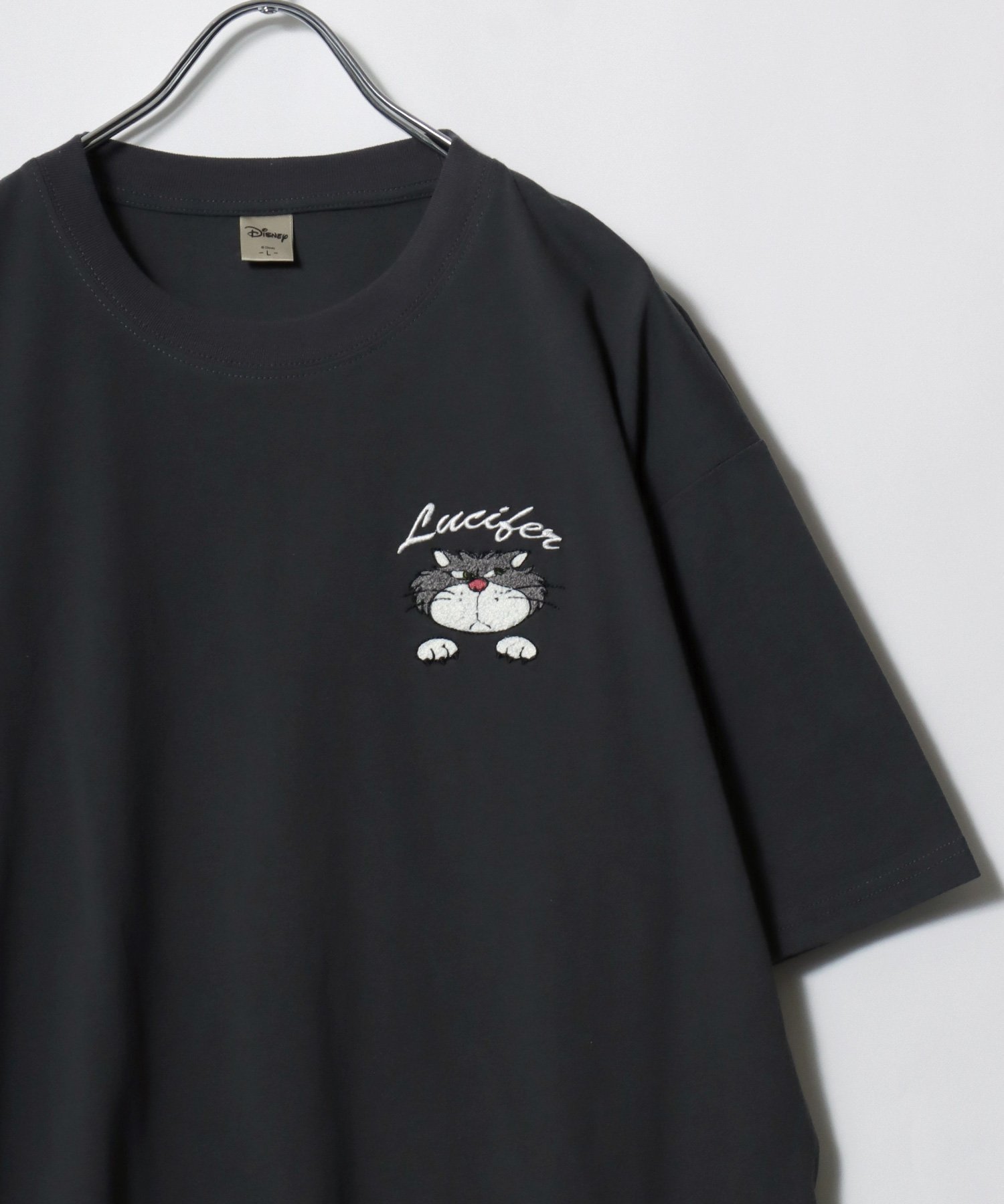 【マルカワ/MARUKAWA】のDisney ディズニー ミッキー ベイマックス トイ・ストーリー ズートピア 101匹わんちゃん リロアンドスティッチ Tシャツ メンズ キャラクター ワンポイント サガラ刺繍 半袖 ティーシャツ ユニセックス レディース インテリア・キッズ・メンズ・レディースファッション・服の通販 founy(ファニー) 　ファッション　Fashion　レディースファッション　Fashion for Women　トップス・カットソー　Cut & Sew Tops　シャツ・ブラウス・オフィスカジュアル　Elegant Blouses & Button-Ups　ロングTシャツ・Tシャツ　Longline T-Shirts & Tees　インナー　Innerwear　カリフォルニア　California, Cali Style　カーゴパンツ　Cargo Pants, Utility Pants　カーディガン　Cardigan, Knitwear　キャップ　Cap, Baseball Cap　キャラクター　Character, Licensed Characters　サロペット　Overalls, Salopette　シアー　Sheer, See-Through　シフォン　Chiffon, Lightweight Fabric　ショルダー　Shoulder, Shoulder Strap　ジャケット　Jacket, Outerwear　ジーンズ　Jeans, Denim Pants　スニーカー　Sneakers, Trainers　スポーツ　Sports, Activewear　ダメージ　Distressed, Destroyed　チュール　Tulip, Tulip Motif　ツイード　Twill, Twill Weave　デニム　Denim, Jeans Material　トレンド　Trend, Trending Now　定番　Standard, Basic Item　パーカー　Hoodie, Parka　ビッグ　Big, Oversized　ビンテージ　Vintage, Retro Style　ブルゾン　Blouson, Bomber Jacket　プリント　Print, Printed Pattern　ブラック系その他|ID: prp329100004962746 ipo3291000000037230504