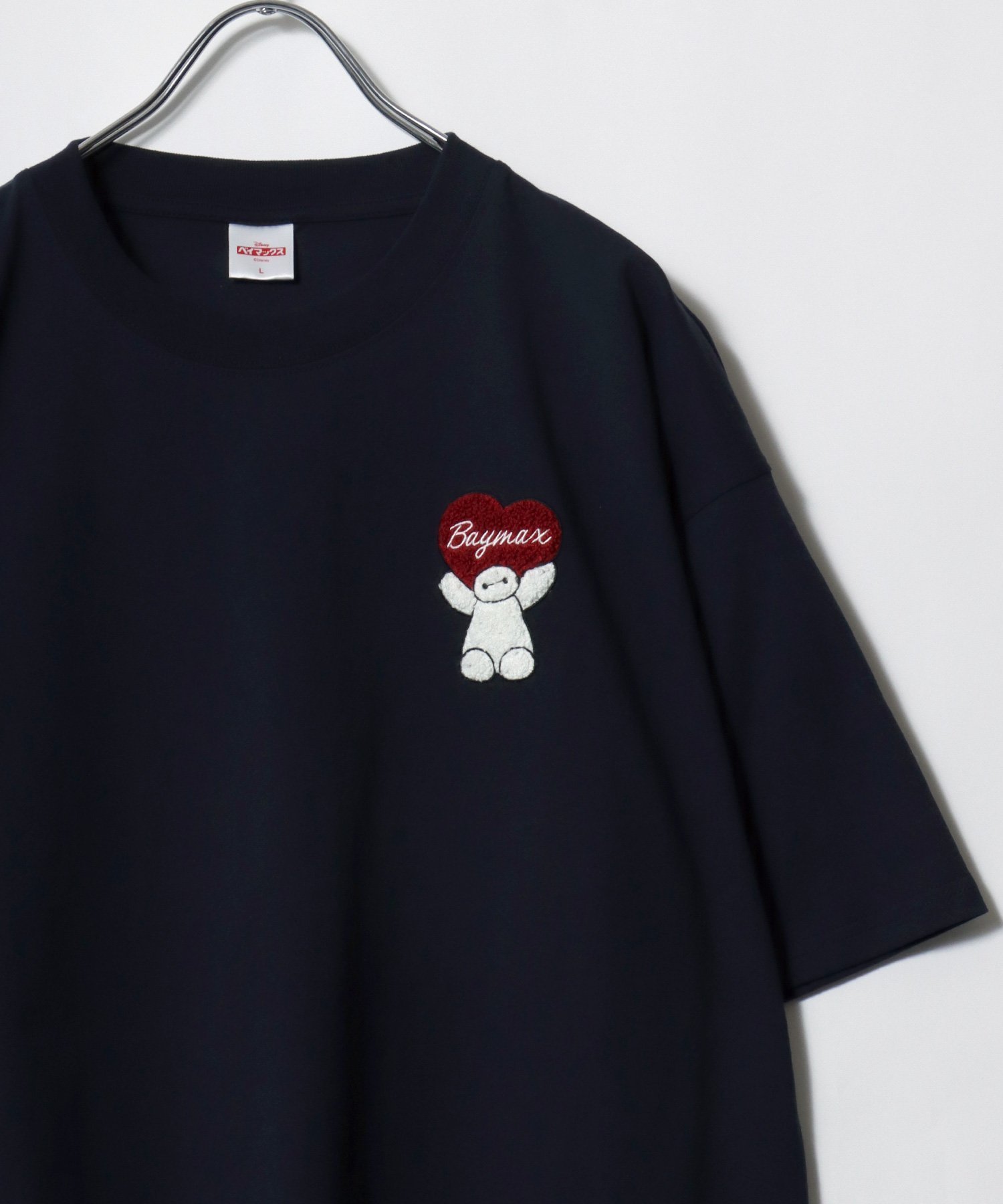 【マルカワ/MARUKAWA】のDisney ディズニー ミッキー ベイマックス トイ・ストーリー ズートピア 101匹わんちゃん リロアンドスティッチ Tシャツ メンズ キャラクター ワンポイント サガラ刺繍 半袖 ティーシャツ ユニセックス レディース インテリア・キッズ・メンズ・レディースファッション・服の通販 founy(ファニー) 　ファッション　Fashion　レディースファッション　Fashion for Women　トップス・カットソー　Cut & Sew Tops　シャツ・ブラウス・オフィスカジュアル　Elegant Blouses & Button-Ups　ロングTシャツ・Tシャツ　Longline T-Shirts & Tees　インナー　Innerwear　カリフォルニア　California, Cali Style　カーゴパンツ　Cargo Pants, Utility Pants　カーディガン　Cardigan, Knitwear　キャップ　Cap, Baseball Cap　キャラクター　Character, Licensed Characters　サロペット　Overalls, Salopette　シアー　Sheer, See-Through　シフォン　Chiffon, Lightweight Fabric　ショルダー　Shoulder, Shoulder Strap　ジャケット　Jacket, Outerwear　ジーンズ　Jeans, Denim Pants　スニーカー　Sneakers, Trainers　スポーツ　Sports, Activewear　ダメージ　Distressed, Destroyed　チュール　Tulip, Tulip Motif　ツイード　Twill, Twill Weave　デニム　Denim, Jeans Material　トレンド　Trend, Trending Now　定番　Standard, Basic Item　パーカー　Hoodie, Parka　ビッグ　Big, Oversized　ビンテージ　Vintage, Retro Style　ブルゾン　Blouson, Bomber Jacket　プリント　Print, Printed Pattern　ブルー系その他2|ID: prp329100004962746 ipo3291000000037230512