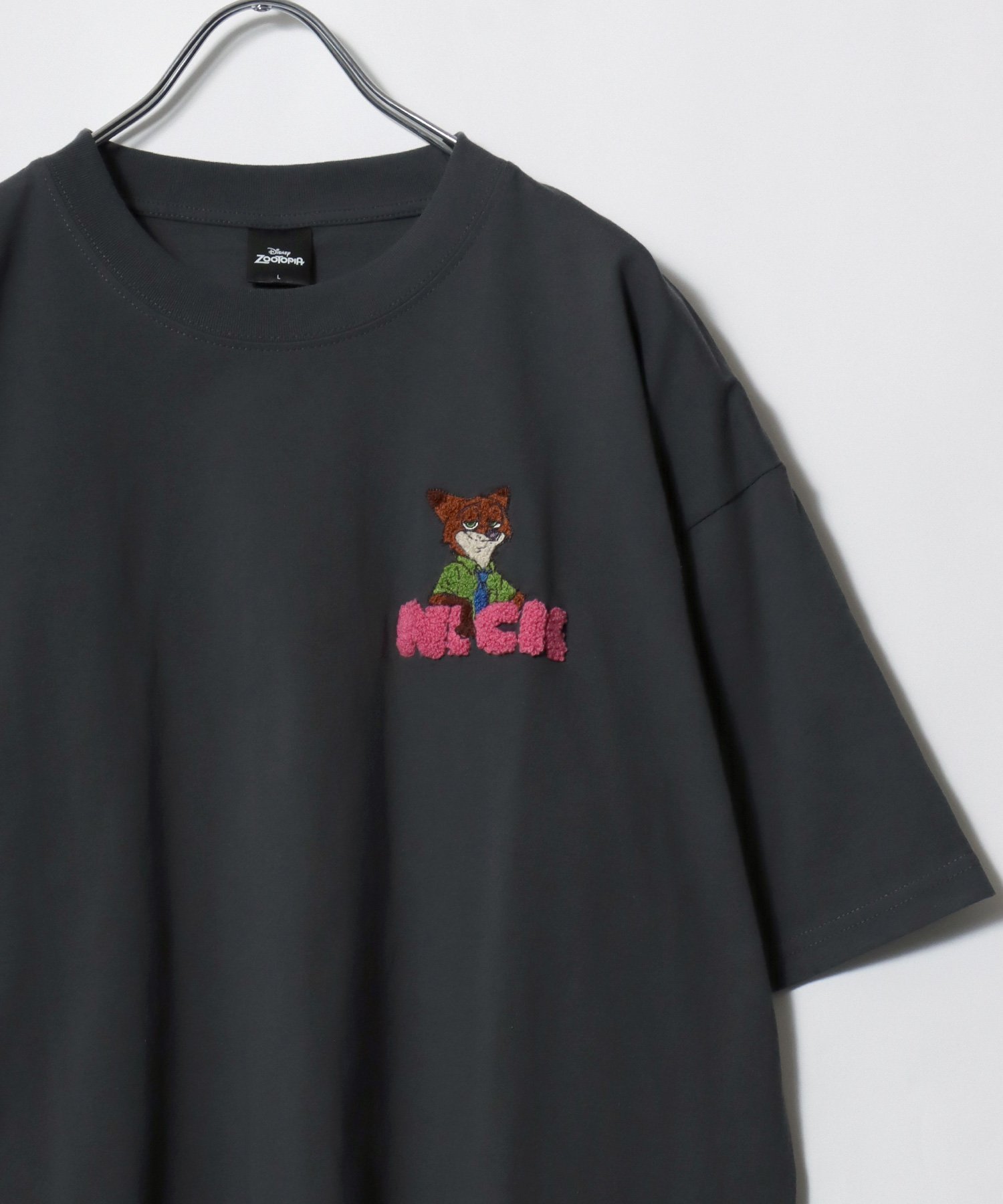 【マルカワ/MARUKAWA】のDisney ディズニー ミッキー ベイマックス トイ・ストーリー ズートピア 101匹わんちゃん リロアンドスティッチ Tシャツ メンズ キャラクター ワンポイント サガラ刺繍 半袖 ティーシャツ ユニセックス レディース インテリア・キッズ・メンズ・レディースファッション・服の通販 founy(ファニー) 　ファッション　Fashion　レディースファッション　Fashion for Women　トップス・カットソー　Cut & Sew Tops　シャツ・ブラウス・オフィスカジュアル　Elegant Blouses & Button-Ups　ロングTシャツ・Tシャツ　Longline T-Shirts & Tees　インナー　Innerwear　カリフォルニア　California, Cali Style　カーゴパンツ　Cargo Pants, Utility Pants　カーディガン　Cardigan, Knitwear　キャップ　Cap, Baseball Cap　キャラクター　Character, Licensed Characters　サロペット　Overalls, Salopette　シアー　Sheer, See-Through　シフォン　Chiffon, Lightweight Fabric　ショルダー　Shoulder, Shoulder Strap　ジャケット　Jacket, Outerwear　ジーンズ　Jeans, Denim Pants　スニーカー　Sneakers, Trainers　スポーツ　Sports, Activewear　ダメージ　Distressed, Destroyed　チュール　Tulip, Tulip Motif　ツイード　Twill, Twill Weave　デニム　Denim, Jeans Material　トレンド　Trend, Trending Now　定番　Standard, Basic Item　パーカー　Hoodie, Parka　ビッグ　Big, Oversized　ビンテージ　Vintage, Retro Style　ブルゾン　Blouson, Bomber Jacket　プリント　Print, Printed Pattern　ブラック系その他6|ID: prp329100004962746 ipo3291000000037230514