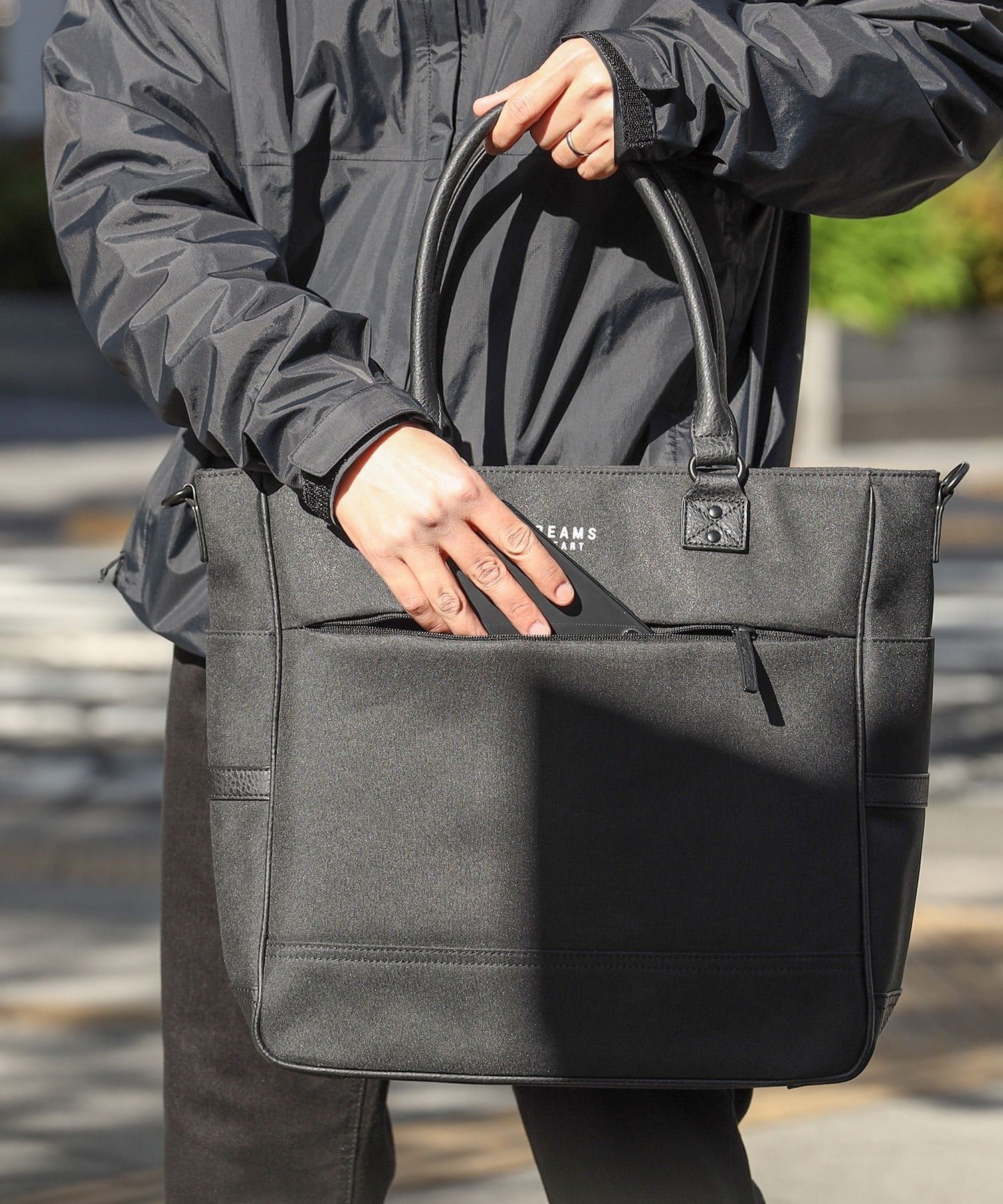 【ビームス ハート/BEAMS HEART / MEN】の【定番/ノートPC収納/大容量/ストラップ付き】ポリエステル 杢素材 2WAY トートバッグ インテリア・キッズ・メンズ・レディースファッション・服の通販 founy(ファニー) 　ファッション　Fashion　メンズファッション　Fashion for Men　バッグ　Bags　トートバッグ / 通勤・大容量バッグ　Tote Bags　ビジネス 仕事 通勤　Business / Work / Commuting　ラップ　Wrap, Wrap Design　定番　Standard, Basic Item　BLACK|ID: prp329100004962765 ipo3291000000037230581