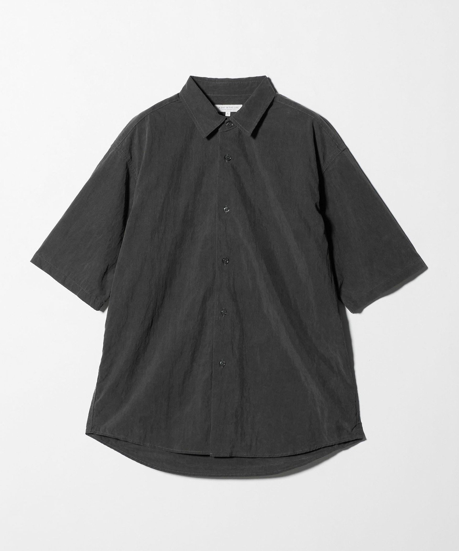 【ユナイテッドアローズ/UNITED ARROWS / MEN】のフェードクロス パッカリング リラックスシャツ A DAY IN THE LIFE インテリア・キッズ・メンズ・レディースファッション・服の通販 founy(ファニー) 　ファッション　Fashion　メンズファッション　Fashion for Men　インナー　Innerwear　サンダル　Sandals, Summer Shoes　ショーツ　Shorts, Short Pants　シンプル　Simple, Minimal　半袖　Short Sleeve, Half Sleeve　リラックス　Relax, Relaxed Fit　アウトレット　Outlet / Clearance　おすすめ　Recommended / Our Picks　DK.GRAY|ID: prp329100004962773 ipo3291000000037230613