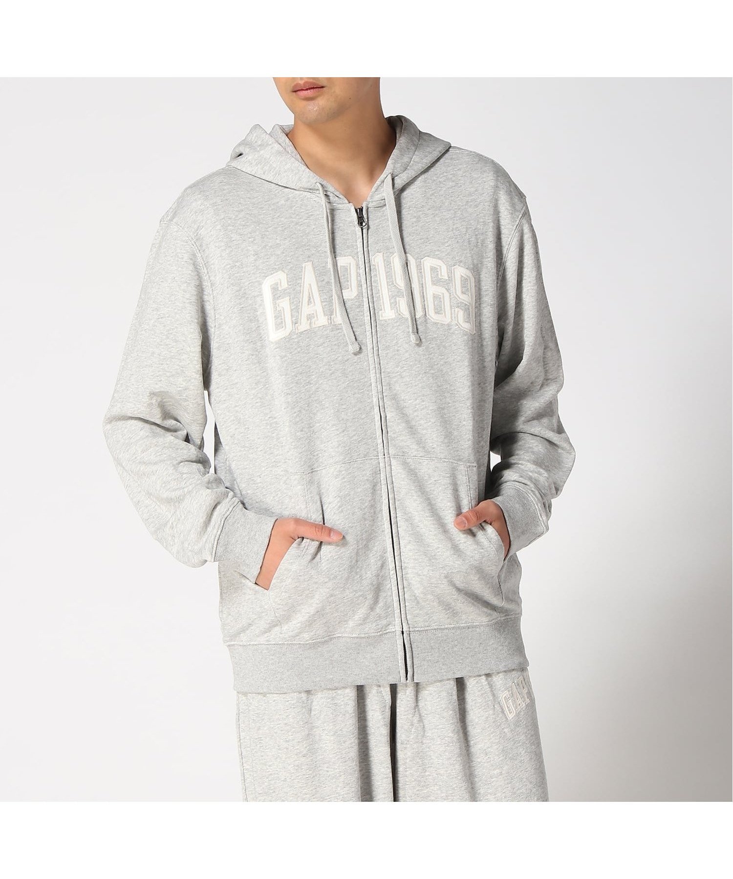 【ギャップ/GAP】のフレンチテリー リラックスフィット GAP1969ロゴ ジップアップパーカー 大人の最旬トレンドファッション＆コーディネート founy(ファウニー) 　ファッション　Fashion　レディースファッション　Fashion for Women　トップス・カットソー　Cut & Sew Tops　レディースパーカー・カジュアルフーディー　Casual Hoodies & Sweatshirts　おすすめ　Recommended / Our Picks　クラシック　Classic, Timeless Style　ショルダー　Shoulder, Shoulder Strap　ストレート　Straight, Straight Cut　ドロップ　Drop Shoulder, Dropped Style　ドローストリング　Drawstring, Pull Cord　フィット　Fit, Slim Fit　フレンチ　French, French Style　フロント　Front, Front Design　リラックス　Relax, Relaxed Fit　ルーズ　Loose, Oversized　長袖　Long Sleeve, Full Sleeve　 other-1|ID: prp329100004962804 ipo3291000000037230744