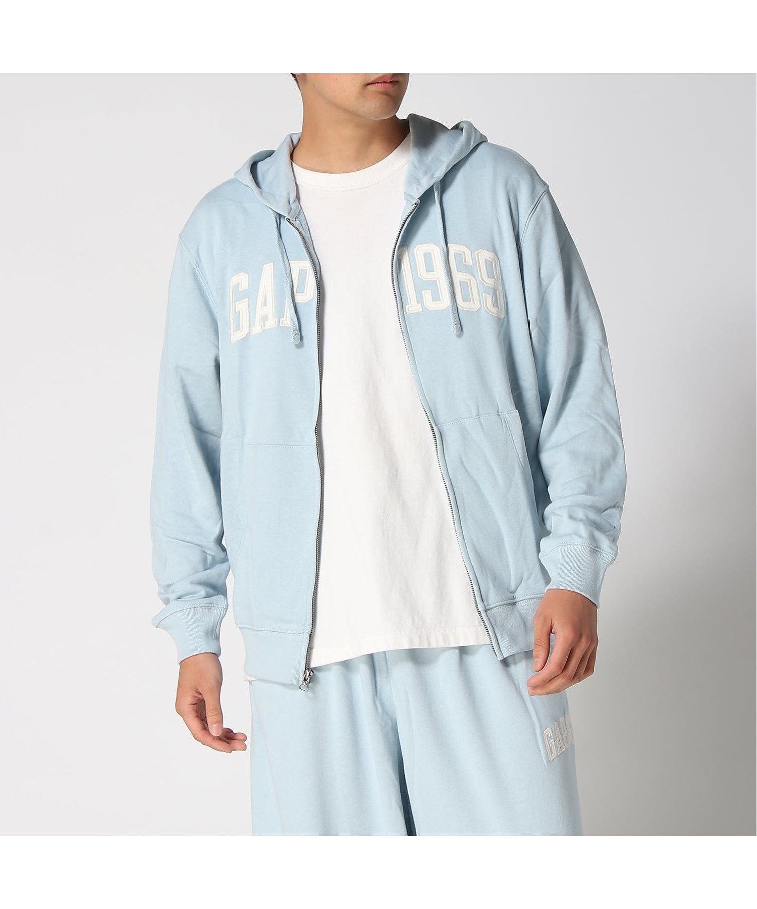 【ギャップ/GAP】のフレンチテリー リラックスフィット GAP1969ロゴ ジップアップパーカー インテリア・キッズ・メンズ・レディースファッション・服の通販 founy(ファニー) 　ファッション　Fashion　レディースファッション　Fashion for Women　トップス・カットソー　Cut & Sew Tops　レディースパーカー・カジュアルフーディー　Casual Hoodies & Sweatshirts　おすすめ　Recommended / Our Picks　クラシック　Classic, Timeless Style　ショルダー　Shoulder, Shoulder Strap　ストレート　Straight, Straight Cut　ドロップ　Drop Shoulder, Dropped Style　ドローストリング　Drawstring, Pull Cord　フィット　Fit, Slim Fit　フレンチ　French, French Style　フロント　Front, Front Design　リラックス　Relax, Relaxed Fit　ルーズ　Loose, Oversized　長袖　Long Sleeve, Full Sleeve　SAIL_BLUE|ID: prp329100004962804 ipo3291000000037230748