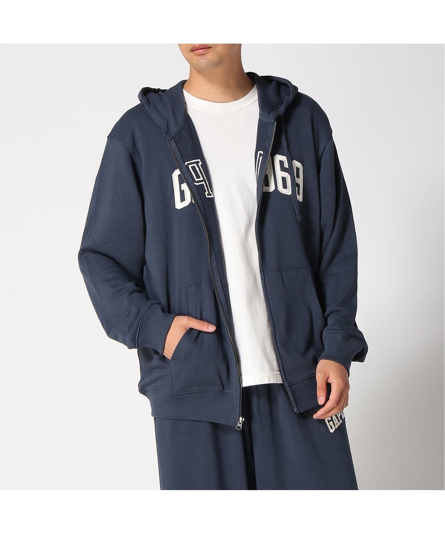 【ギャップ/GAP】のフレンチテリー リラックスフィット GAP1969ロゴ ジップアップパーカー インテリア・キッズ・メンズ・レディースファッション・服の通販 founy(ファニー) 　ファッション　Fashion　レディースファッション　Fashion for Women　トップス・カットソー　Cut & Sew Tops　レディースパーカー・カジュアルフーディー　Casual Hoodies & Sweatshirts　おすすめ　Recommended / Our Picks　クラシック　Classic, Timeless Style　ショルダー　Shoulder, Shoulder Strap　ストレート　Straight, Straight Cut　ドロップ　Drop Shoulder, Dropped Style　ドローストリング　Drawstring, Pull Cord　フィット　Fit, Slim Fit　フレンチ　French, French Style　フロント　Front, Front Design　リラックス　Relax, Relaxed Fit　ルーズ　Loose, Oversized　長袖　Long Sleeve, Full Sleeve　VINTAGE_NAVY|ID: prp329100004962804 ipo3291000000037230749
