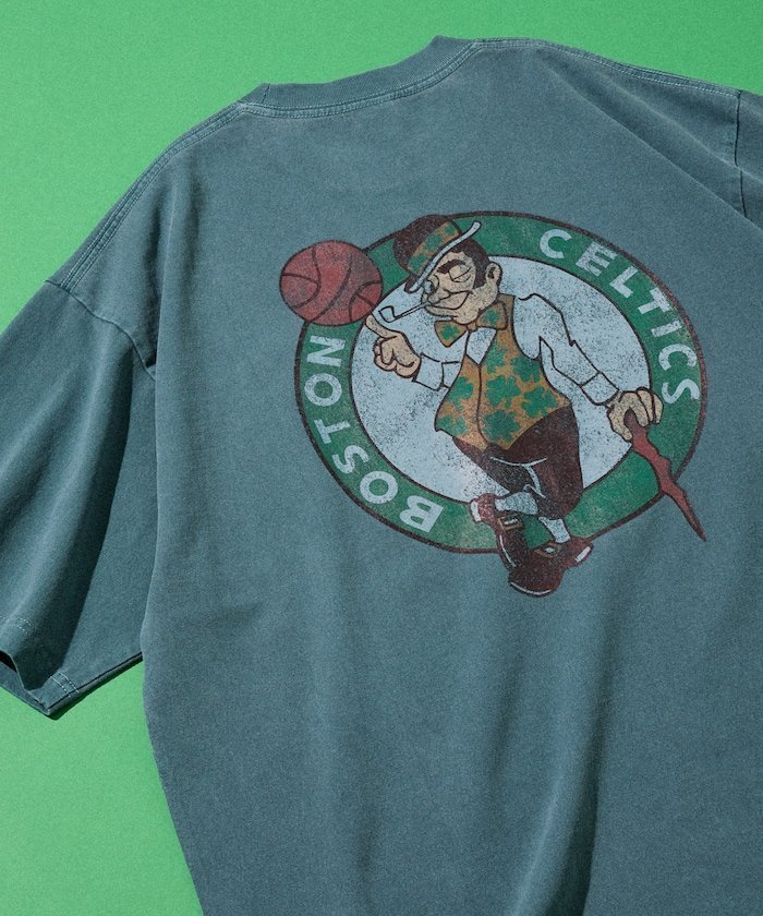 【フリークスストア/FREAK'S STORE】のNBA × FREAK S STORE 別注 ヴィンテージライク チーム バック ロゴ TEE インテリア・キッズ・メンズ・レディースファッション・服の通販 founy(ファニー) 　ファッション　Fashion　メンズファッション　Fashion for Men　2026年　2026　2026春夏・S/S　Spring/Summer 2026 SS26　おすすめ　Recommended / Our Picks　キャップ　Cap, Baseball Cap　スニーカー　Sneakers, Trainers　フロント　Front, Front Design　プリント　Print, Printed Pattern　リラックス　Relax, Relaxed Fit　ワイド　Wide, Wide Fit　ワンポイント　One Point, Statement Accent　別注　Limited Edition, Custom Order　夏　Summer　定番　Standard, Basic Item　S/S・春夏　SS, Spring/Summer, Warm Season　グリーン|ID: prp329100004962908 ipo3291000000037231242