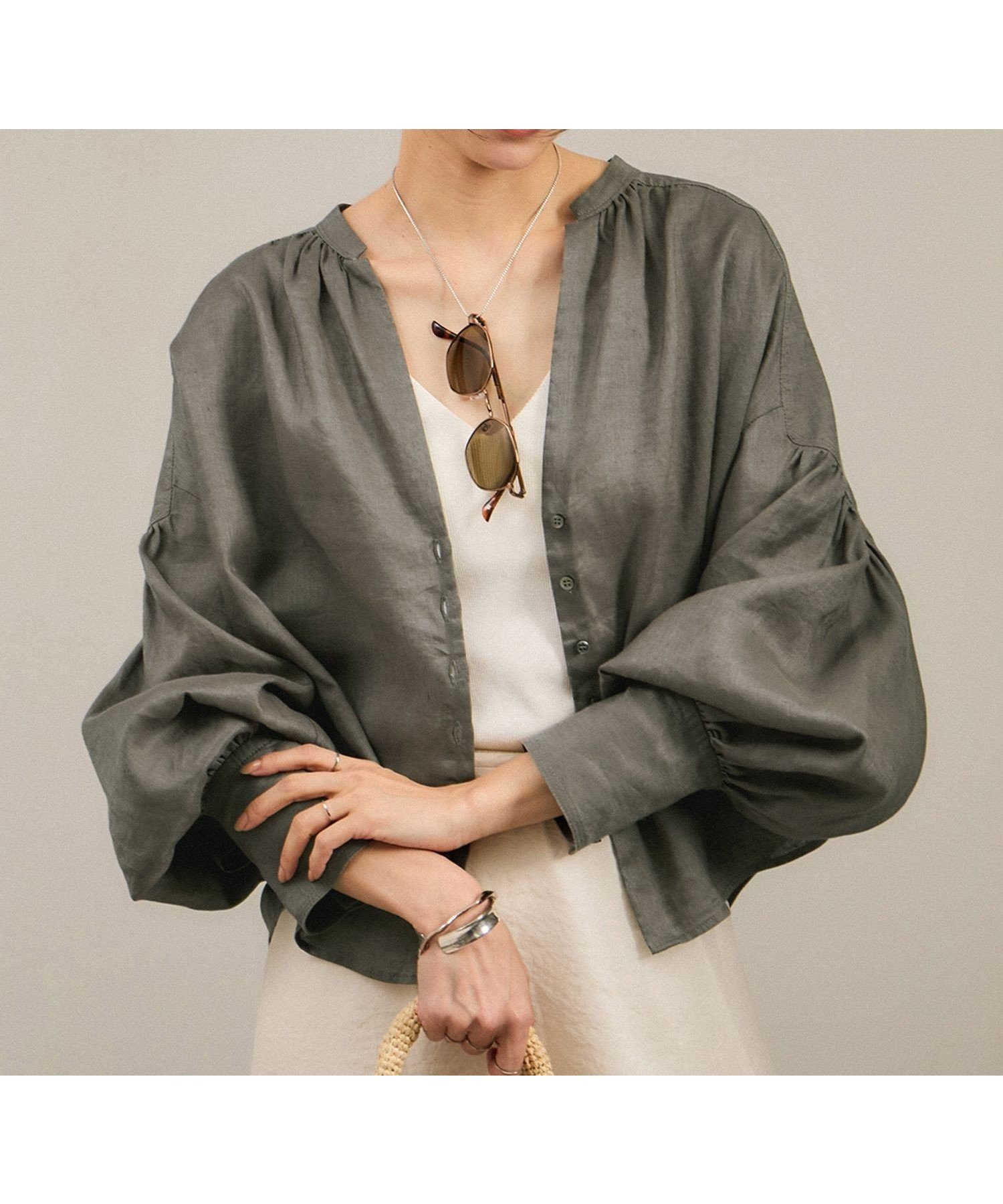 【サロン アダム エ ロペ/SALON adam et rope'】のリネンスキッパーギャザーブラウス / GENTLE LINEN インテリア・キッズ・メンズ・レディースファッション・服の通販 founy(ファニー) 　ファッション　Fashion　レディースファッション　Fashion for Women　トップス・カットソー　Cut & Sew Tops　シャツ・ブラウス・オフィスカジュアル　Elegant Blouses & Button-Ups　洗える　Machine Washable　ギャザー　Gathered, Ruffled　クロップド　Cropped, Short Length　スキッパー　Skipper, Open Collar　スリーブ　Sleeve, Long Sleeve / Short Sleeve　デニム　Denim, Jeans Material　フェミニン　Feminine, Girly　フレンチ　French, French Style　フロント　Front, Front Design　羽織　Haori, Light Jacket　リネン　Linen, Linen Fabric　おすすめ　Recommended / Our Picks　夏　Summer　エレガント 上品　Elegant　グレー(07)|ID: prp329100004962923 ipo3291000000037231342