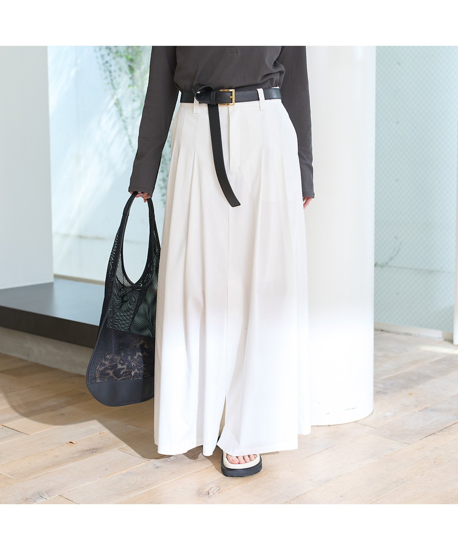 【ルージュヴィフラクレ/Rouge vif la cle】のタックフレアマキシスカート インテリア・キッズ・メンズ・レディースファッション・服の通販 founy(ファニー) 　ファッション　Fashion　レディースファッション　Fashion for Women　スカート　Skirts　おすすめ　Recommended / Our Picks　エレガント 上品　Elegant　シンプル　Simple, Minimal　スニーカー　Sneakers, Trainers　フレア　Flare, Flared　マキシ　Maxi, Full Length　A/W・秋冬　Autumn/Winter　オフホワイト|ID: prp329100004962958 ipo3291000000037231515