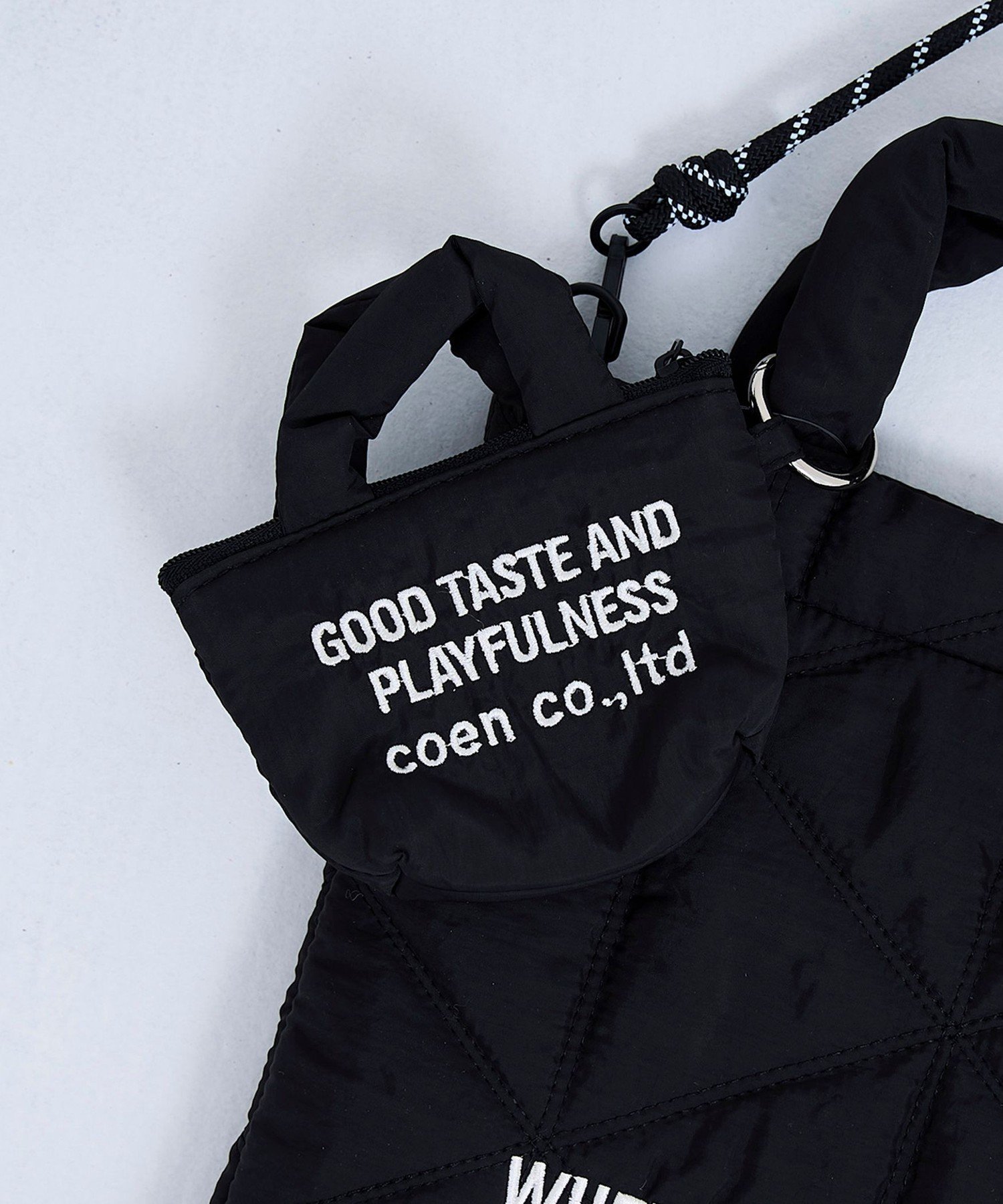 【コーエン/COEN】の【再入荷・新色登場】ロゴ刺繍ミニポーチキーホルダー インテリア・キッズ・メンズ・レディースファッション・服の通販 founy(ファニー) 　ファッション　Fashion　レディースファッション　Fashion for Women　ポーチ&ミニバッグ　Pouches & Mini Bags　イエロー　Yellow　オレンジ　Orange　キルト　Quilt, Quilted Fabric　キーホルダー　Keychain, Key Holder　シルバー　Silver, Metallic Silver　人気　Popular, Best Seller　フォルム　Silhouette, Form　ポケット　Pocket, Pocket Detail　ポーチ　Pouch, Small Case　リップ　Lip, Lip Motif　再入荷　Restock / Back in Stock　おすすめ　Recommended / Our Picks　BLACK|ID: prp329100004962979 ipo3291000000037231582