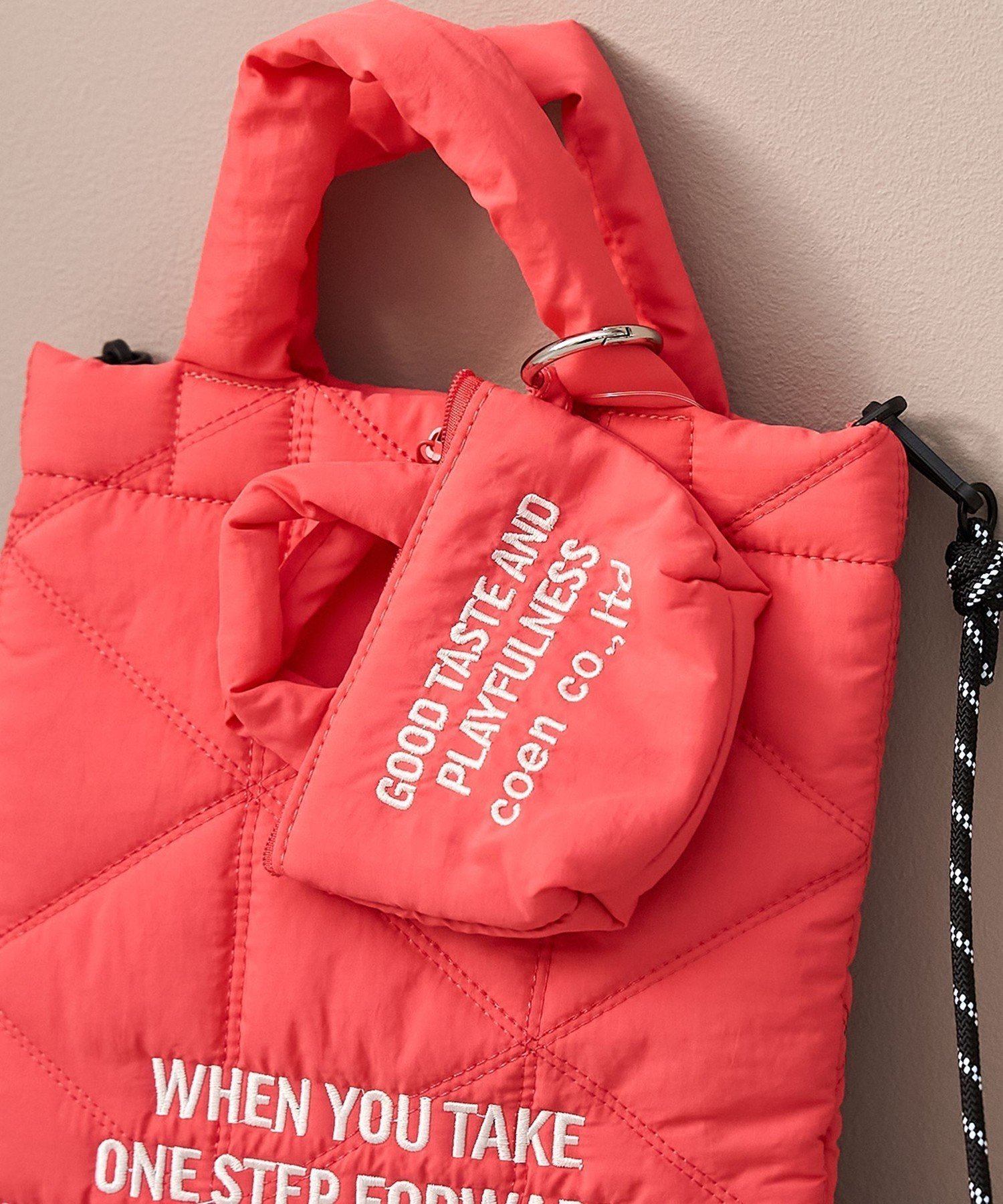 【コーエン/COEN】の【再入荷・新色登場】ロゴ刺繍ミニポーチキーホルダー インテリア・キッズ・メンズ・レディースファッション・服の通販 founy(ファニー) 　ファッション　Fashion　レディースファッション　Fashion for Women　ポーチ&ミニバッグ　Pouches & Mini Bags　イエロー　Yellow　オレンジ　Orange　キルト　Quilt, Quilted Fabric　キーホルダー　Keychain, Key Holder　シルバー　Silver, Metallic Silver　人気　Popular, Best Seller　フォルム　Silhouette, Form　ポケット　Pocket, Pocket Detail　ポーチ　Pouch, Small Case　リップ　Lip, Lip Motif　再入荷　Restock / Back in Stock　おすすめ　Recommended / Our Picks　PINK|ID: prp329100004962979 ipo3291000000037231585