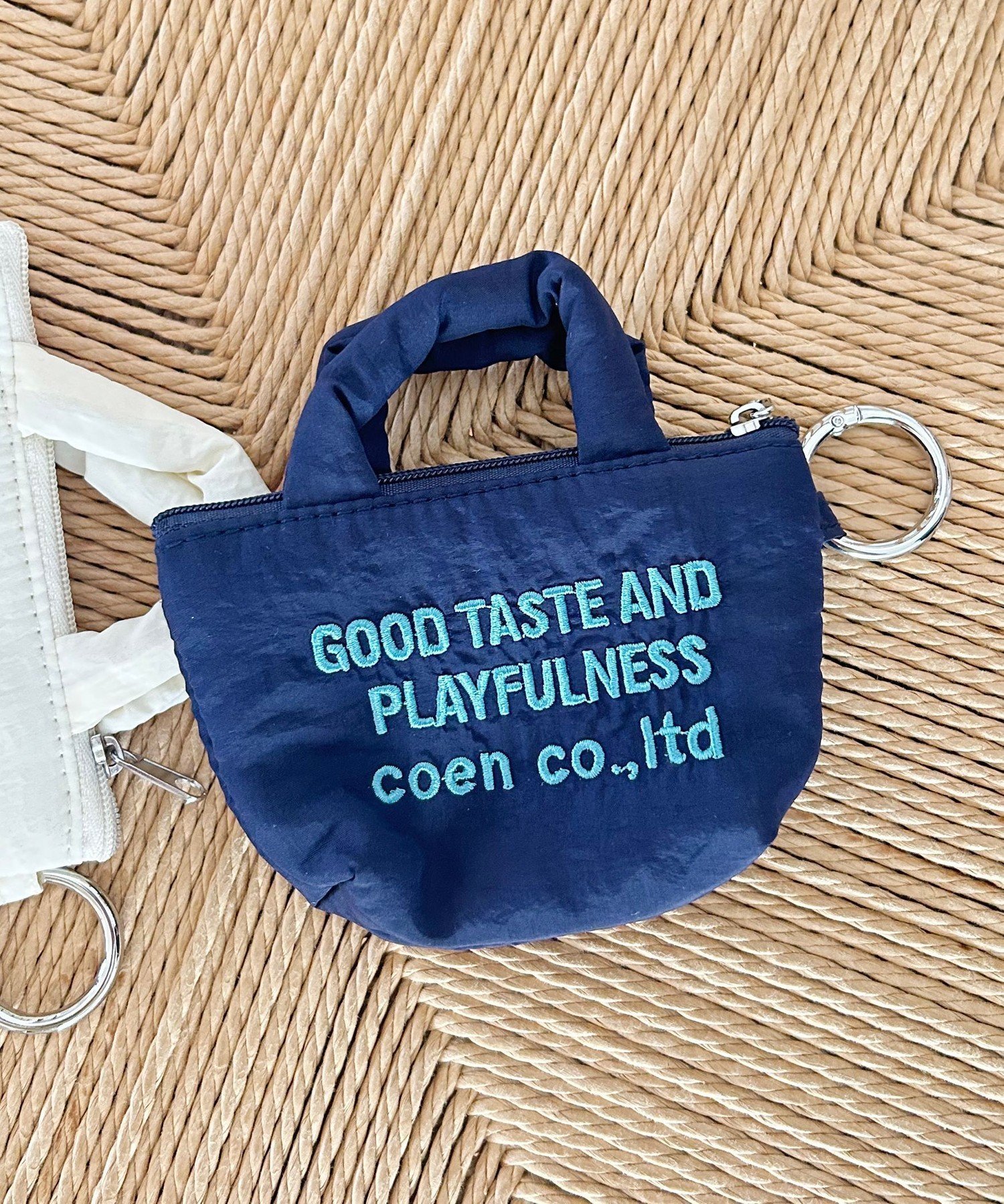 【コーエン/COEN】の【再入荷・新色登場】ロゴ刺繍ミニポーチキーホルダー インテリア・キッズ・メンズ・レディースファッション・服の通販 founy(ファニー) 　ファッション　Fashion　レディースファッション　Fashion for Women　ポーチ&ミニバッグ　Pouches & Mini Bags　イエロー　Yellow　オレンジ　Orange　キルト　Quilt, Quilted Fabric　キーホルダー　Keychain, Key Holder　シルバー　Silver, Metallic Silver　人気　Popular, Best Seller　フォルム　Silhouette, Form　ポケット　Pocket, Pocket Detail　ポーチ　Pouch, Small Case　リップ　Lip, Lip Motif　再入荷　Restock / Back in Stock　おすすめ　Recommended / Our Picks　その他3|ID: prp329100004962979 ipo3291000000037231593