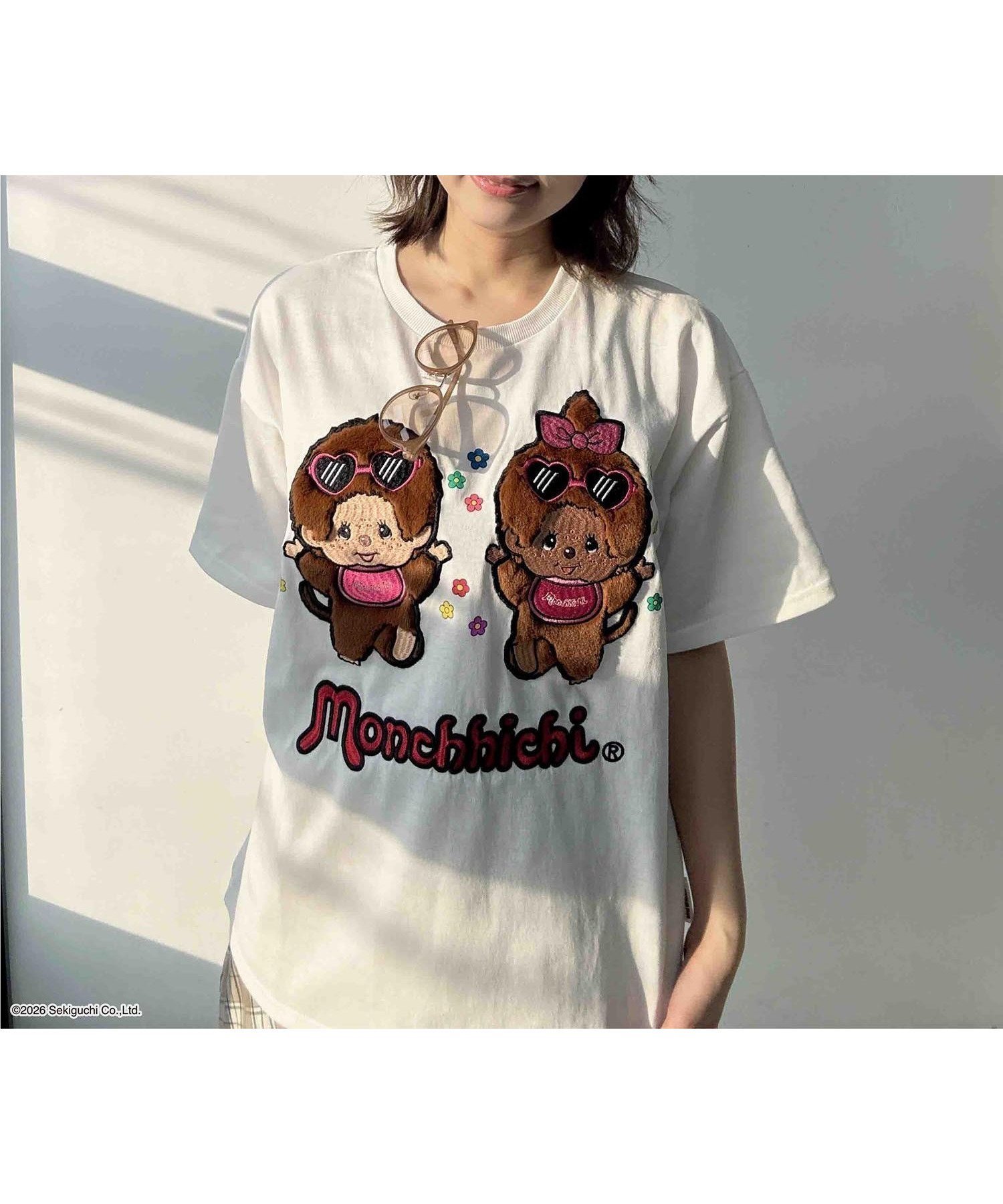 【アズノウアズ プラス/AS KNOW AS plus】の◯アクリルキーホルダー付き モンチッチ半袖Tシャツ【 Monchhichi 】 インテリア・キッズ・メンズ・レディースファッション・服の通販 founy(ファニー) 　ファッション　Fashion　レディースファッション　Fashion for Women　トップス・カットソー　Cut & Sew Tops　シャツ・ブラウス・オフィスカジュアル　Elegant Blouses & Button-Ups　ロングTシャツ・Tシャツ　Longline T-Shirts & Tees　アクリル　Acrylic Material　キーホルダー　Keychain, Key Holder　シンプル　Simple, Minimal　フロント　Front, Front Design　半袖　Short Sleeve, Half Sleeve　再入荷　Restock / Back in Stock　おすすめ　Recommended / Our Picks　オフヒヤケ|ID: prp329100004963094 ipo3291000000037232183