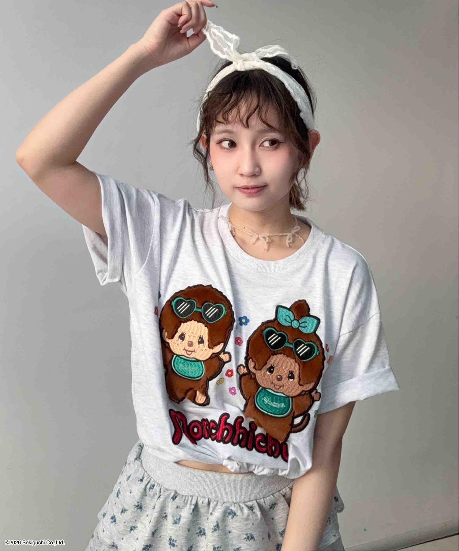 【アズノウアズ プラス/AS KNOW AS plus】の◯アクリルキーホルダー付き モンチッチ半袖Tシャツ【 Monchhichi 】 インテリア・キッズ・メンズ・レディースファッション・服の通販 founy(ファニー) 　ファッション　Fashion　レディースファッション　Fashion for Women　トップス・カットソー　Cut & Sew Tops　シャツ・ブラウス・オフィスカジュアル　Elegant Blouses & Button-Ups　ロングTシャツ・Tシャツ　Longline T-Shirts & Tees　アクリル　Acrylic Material　キーホルダー　Keychain, Key Holder　シンプル　Simple, Minimal　フロント　Front, Front Design　半袖　Short Sleeve, Half Sleeve　再入荷　Restock / Back in Stock　おすすめ　Recommended / Our Picks　OTヒヤケ|ID: prp329100004963094 ipo3291000000037232184