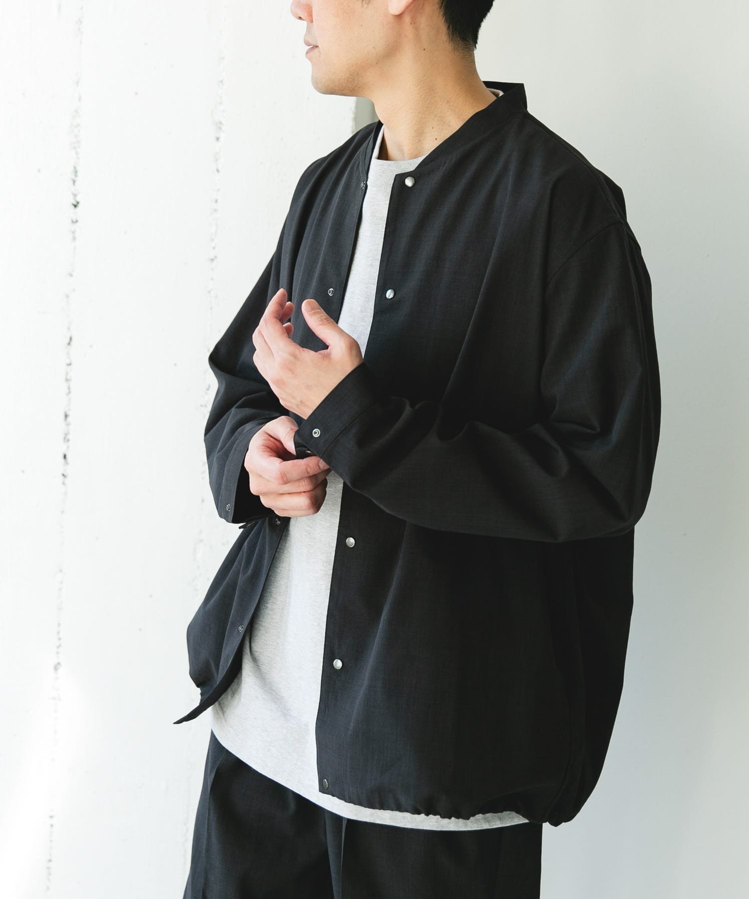 【アーバンリサーチ ドアーズ/URBAN RESEARCH DOORS / MEN】の『イージーケア/速乾/UVカット』クイックドライ ノーカラーライトブルゾン インテリア・キッズ・メンズ・レディースファッション・服の通販 founy(ファニー) 　ファッション　Fashion　メンズファッション　Fashion for Men　春　Spring　セットアップ　Set-Up, Coordinated Outfit　トラベル　Travel, Travel Gear　ドット　Polka Dot, Dot Pattern　ドローコード　Drawcord, Drawstring Cord　ブルゾン　Blouson, Bomber Jacket　リネン　Linen, Linen Fabric　S/S・春夏　SS, Spring/Summer, Warm Season　おすすめ　Recommended / Our Picks　夏　Summer　2026年　2026　2026春夏・S/S　Spring/Summer 2026 SS26　チャコールグレー|ID: prp329100004963184 ipo3291000000037232541