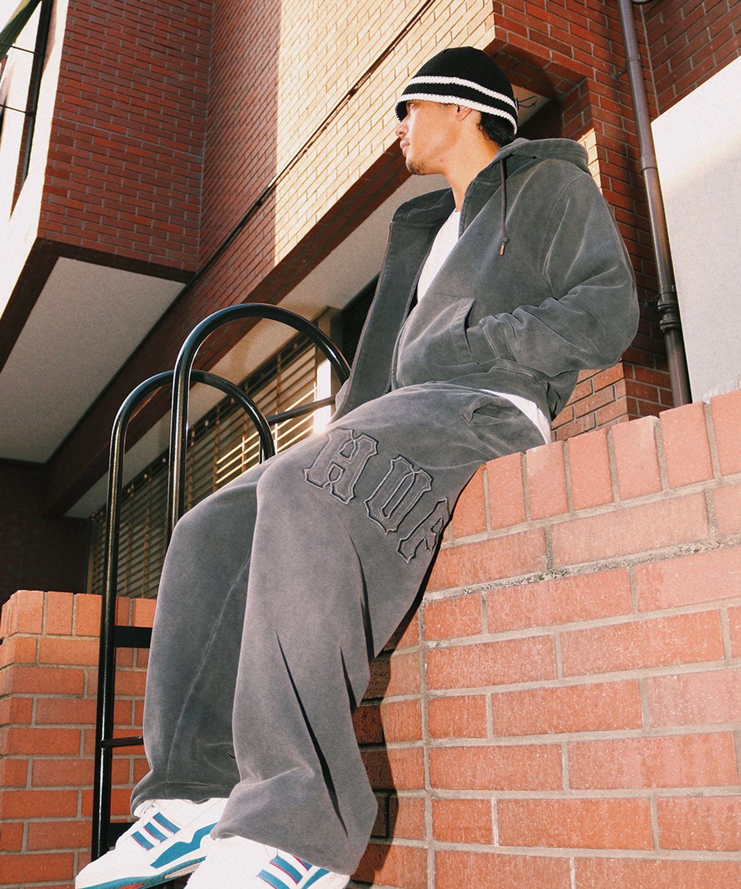 【ハフ/HUF / MEN】のARCH WIDE FLEECE PANT / HUF ハフ スウェットパンツ インテリア・キッズ・メンズ・レディースファッション・服の通販 founy(ファニー) 　ファッション　Fashion　メンズファッション　Fashion for Men　ボトムス　Bottoms　グラフィック　Graphic, Graphic Design　シンプル　Simple, Minimal　スピンドル　Spindle, Drawcord　ドローコード　Drawcord, Drawstring Cord　定番　Standard, Basic Item　パッチ　Patch, Appliqué　プリーツ　Pleats, Pleated　ベスト　Vest, Waistcoat　ポケット　Pocket, Pocket Detail　リバーシブル　Reversible, Two-Sided　ワイド　Wide, Wide Fit　ワーク　Workwear, Utility Style　BLACK|ID: prp329100004963187 ipo3291000000037232550