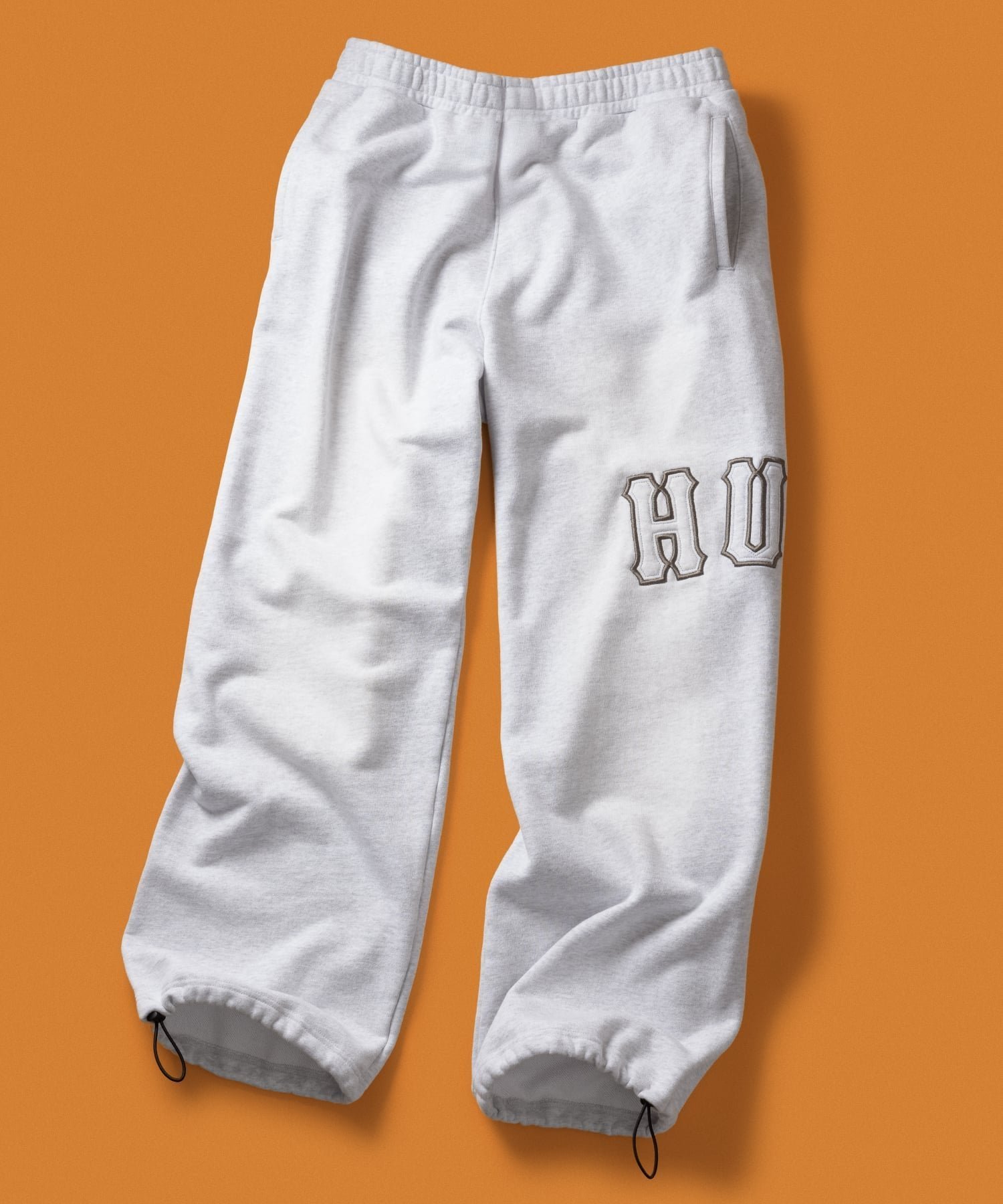 【ハフ/HUF / MEN】のARCH WIDE FLEECE PANT / HUF ハフ スウェットパンツ インテリア・キッズ・メンズ・レディースファッション・服の通販 founy(ファニー) 　ファッション　Fashion　メンズファッション　Fashion for Men　ボトムス　Bottoms　グラフィック　Graphic, Graphic Design　シンプル　Simple, Minimal　スピンドル　Spindle, Drawcord　ドローコード　Drawcord, Drawstring Cord　定番　Standard, Basic Item　パッチ　Patch, Appliqué　プリーツ　Pleats, Pleated　ベスト　Vest, Waistcoat　ポケット　Pocket, Pocket Detail　リバーシブル　Reversible, Two-Sided　ワイド　Wide, Wide Fit　ワーク　Workwear, Utility Style　ASH GREY|ID: prp329100004963187 ipo3291000000037232551