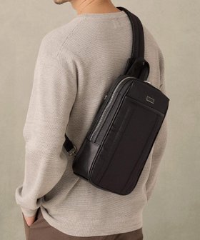 【タケオキクチ/TAKEO KIKUCHI / MEN】の水シボジャカードワンショルダーバッグ 人気、トレンドファッション・服の通販 founy(ファニー) ファッション Fashion メンズファッション Fashion for Men バッグ Bags ショルダー Shoulder, Shoulder Strap スマート Smart, Elegant スリム Slim, Slim Fit プレート Plate, Dish ポケット Pocket, Pocket Detail エレガント 上品 Elegant 傘 Umbrella, Parasol |ID:prp329100004963199