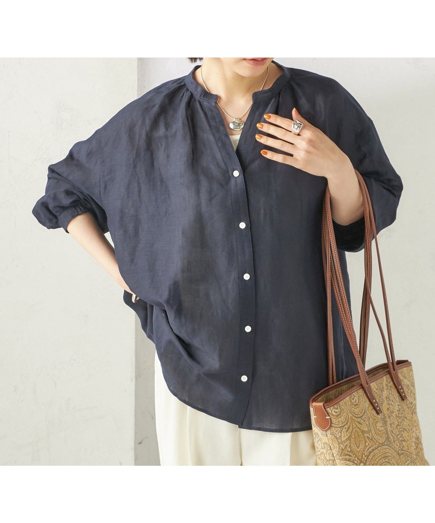 【シップス/SHIPS】の手洗い可能 IMPERIAL LINEN 混 バンドカラー スキッパー シャツ インテリア・キッズ・メンズ・レディースファッション・服の通販 founy(ファウニー) 　ファッション　Fashion　レディースファッション　Fashion for Women　トップス・カットソー　Cut & Sew Tops　シャツ・ブラウス・オフィスカジュアル　Elegant Blouses & Button-Ups　インナー　Innerwear　ギャザー　Gathered, Ruffled　シンプル　Simple, Minimal　スキッパー　Skipper, Open Collar　スラックス　Slacks, Dress Pants　デニム　Denim, Jeans Material　バランス　Balance, Style Balance　フィット　Fit, Slim Fit　ボトム　Bottoms, Lower Wear　ポケット　Pocket, Pocket Detail　リネン　Linen, Linen Fabric　エレガント 上品　Elegant　2026年　2026　2026春夏・S/S　Spring/Summer 2026 SS26　ネイビー|ID: prp329100004963861 ipo3291000000037246426