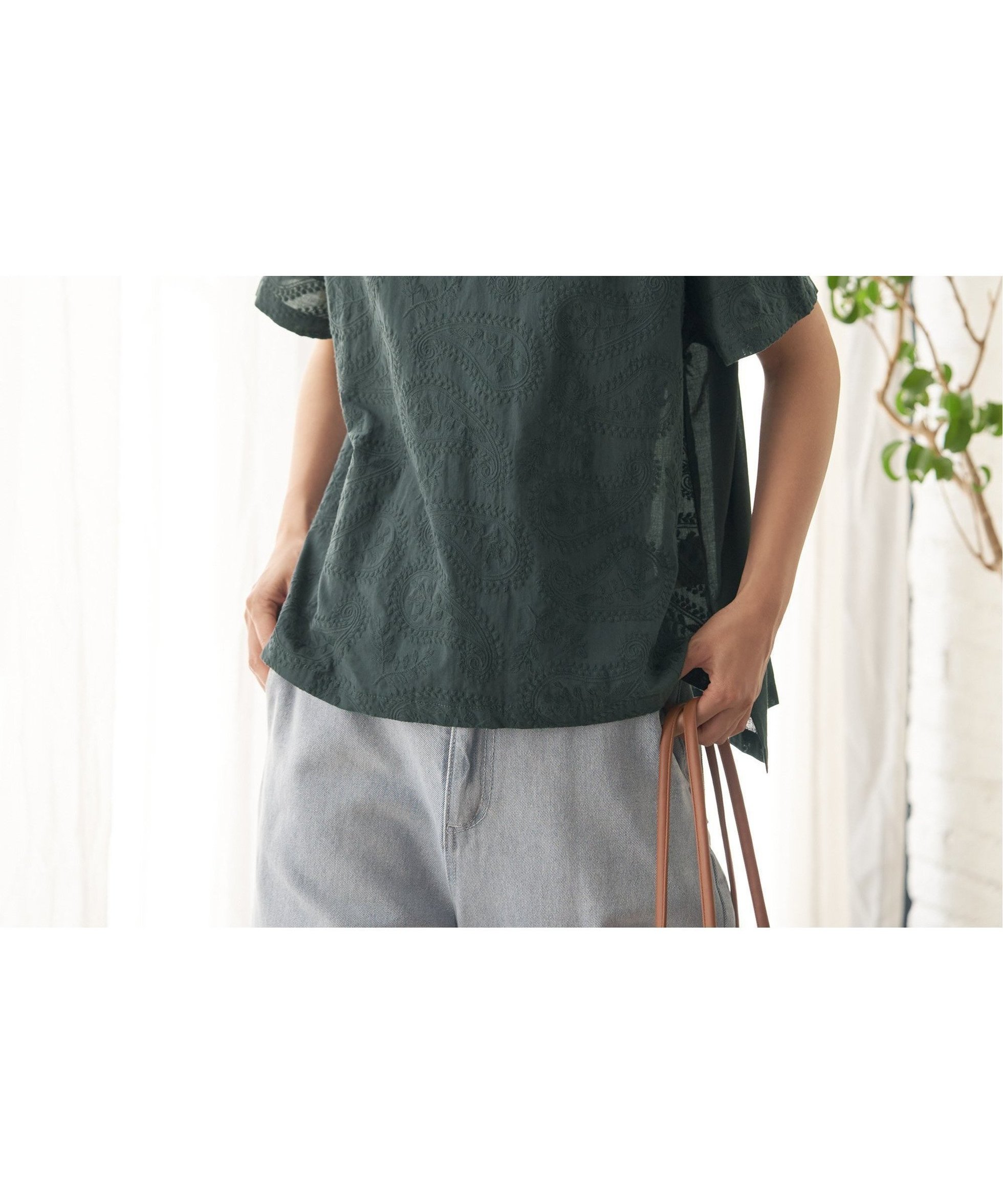 【エルビーシー/LBC】のペイズリーシシュウブラウス インテリア・キッズ・メンズ・レディースファッション・服の通販 founy(ファウニー) 　ファッション　Fashion　レディースファッション　Fashion for Women　トップス・カットソー　Cut & Sew Tops　シャツ・ブラウス・オフィスカジュアル　Elegant Blouses & Button-Ups　バランス　Balance, Style Balance　ペイズリー　Paisley, Ethnic Pattern　ボトム　Bottoms, Lower Wear　エレガント 上品　Elegant　人気　Popular, Best Seller　半袖　Short Sleeve, Half Sleeve　夏　Summer　定番　Standard, Basic Item　無地　Plain, Solid Color　チャコール|ID: prp329100004963883 ipo3291000000037247340