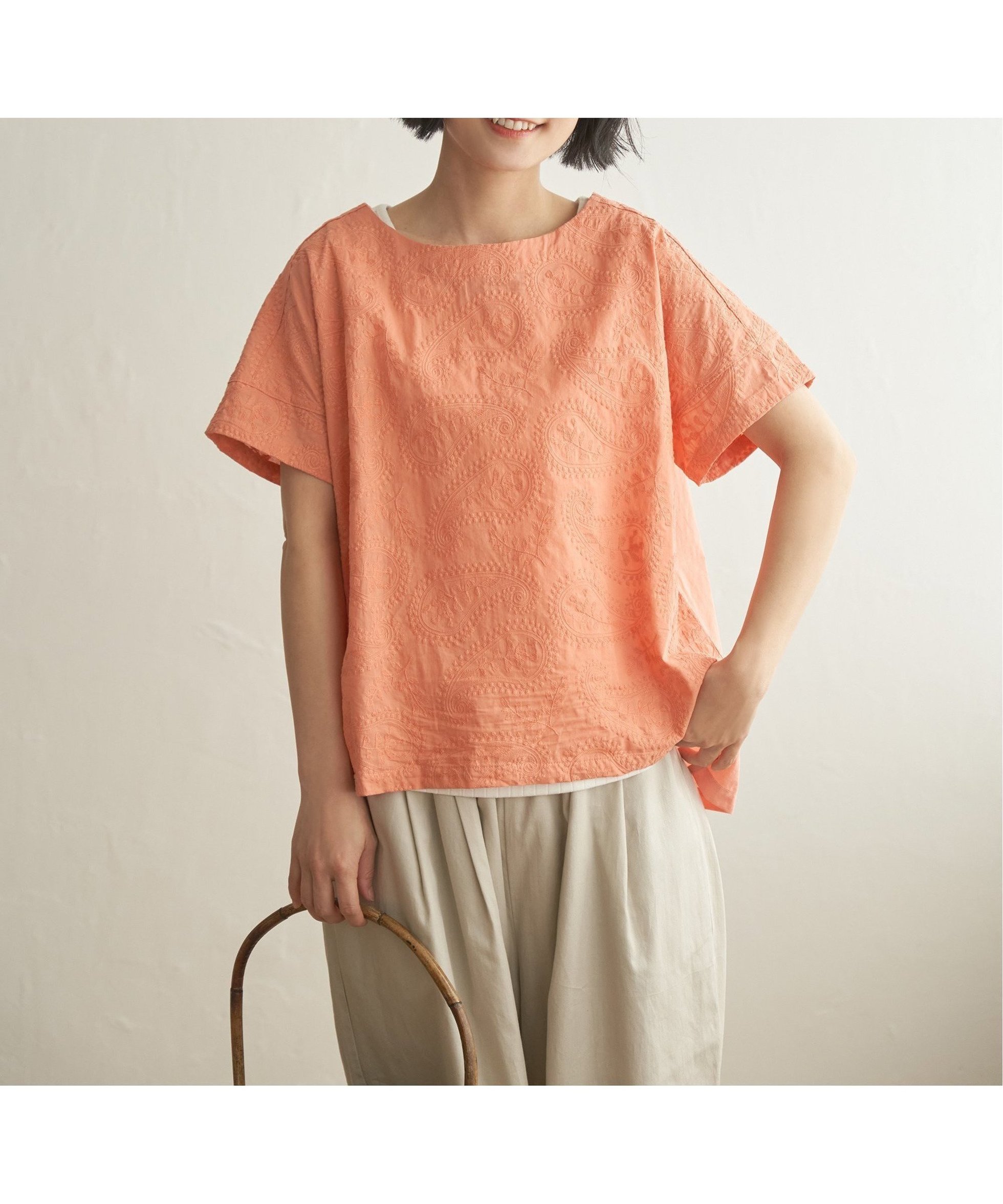 【エルビーシー/LBC】のペイズリーシシュウブラウス インテリア・キッズ・メンズ・レディースファッション・服の通販 founy(ファウニー) 　ファッション　Fashion　レディースファッション　Fashion for Women　トップス・カットソー　Cut & Sew Tops　シャツ・ブラウス・オフィスカジュアル　Elegant Blouses & Button-Ups　バランス　Balance, Style Balance　ペイズリー　Paisley, Ethnic Pattern　ボトム　Bottoms, Lower Wear　エレガント 上品　Elegant　人気　Popular, Best Seller　半袖　Short Sleeve, Half Sleeve　夏　Summer　定番　Standard, Basic Item　無地　Plain, Solid Color　コーラルピンク|ID: prp329100004963883 ipo3291000000037247353