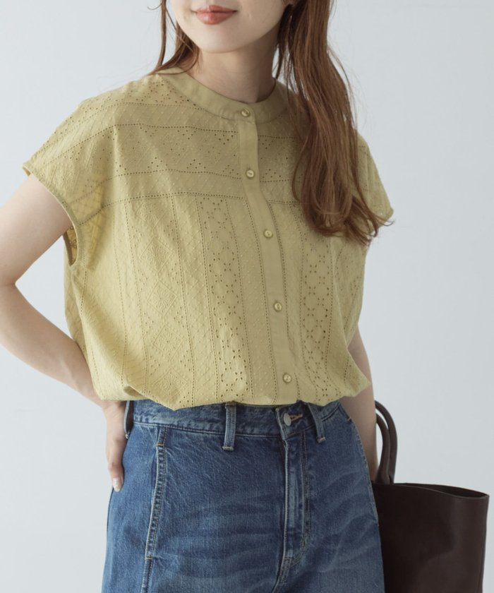 【サニーレーベル/Sonny Label / URBAN RESEARCH】の『WEB限定』バンドカラーコットンレースシャツ インテリア・キッズ・メンズ・レディースファッション・服の通販 founy(ファウニー) https://founy.com/ ファッション Fashion レディースファッション Fashion for Women トップス・カットソー Cut & Sew Tops シャツ・ブラウス・オフィスカジュアル Elegant Blouses & Button-Ups ギャザー Gathered, Ruffled シンプル Simple, Minimal スラックス Slacks, Dress Pants デニム Denim, Jeans Material レース Lace, Lace Fabric S/S・春夏 SS, Spring/Summer, Warm Season 夏 Summer 2026年 2026 2026春夏・S/S Spring/Summer 2026 SS26 |ID: prp329100004967629 ipo3291000000037260311