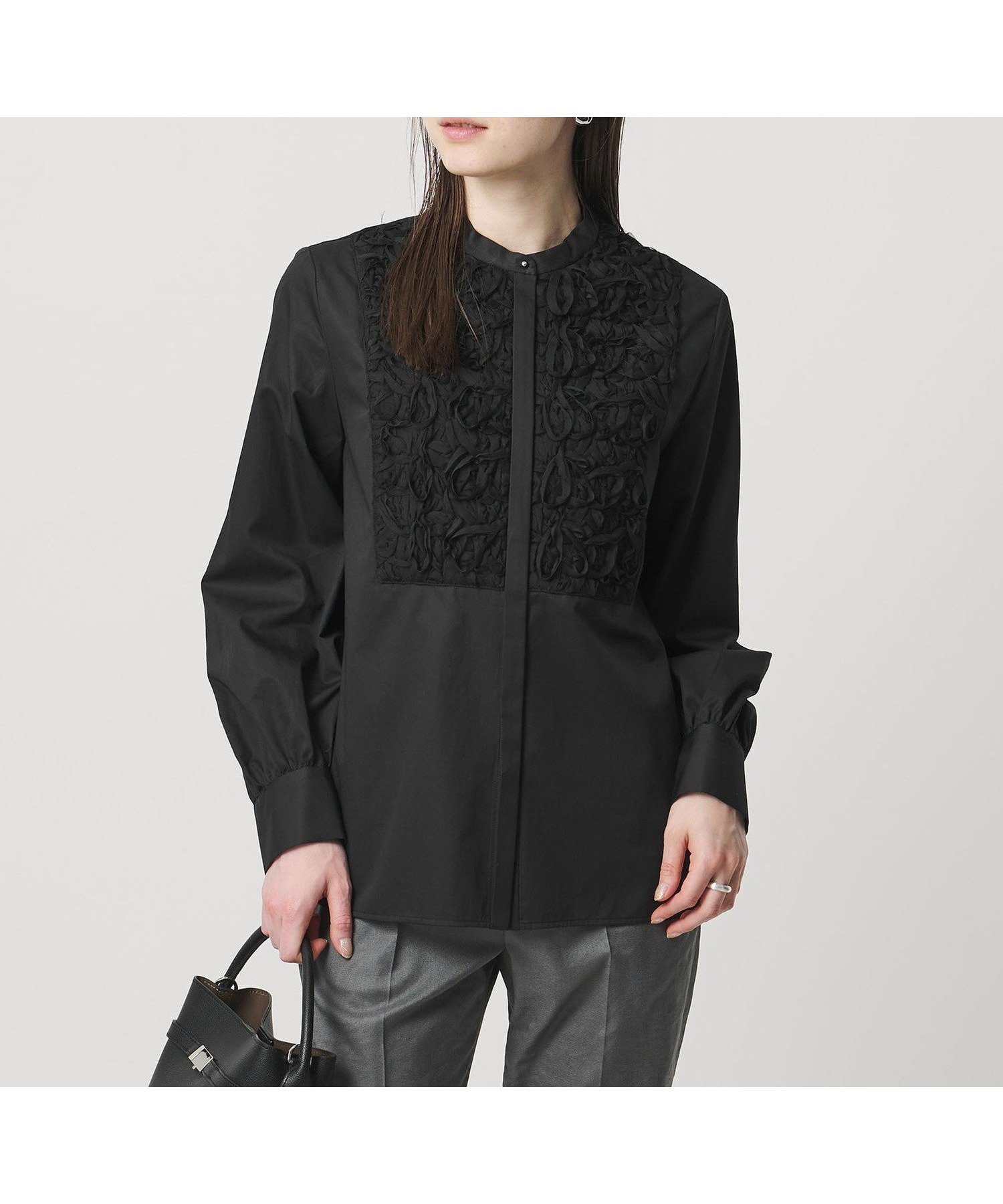 【ユナイテッドアローズ/UNITED ARROWS】のサテン エンブロイダリーフラワー シャツ ブラウス インテリア・キッズ・メンズ・レディースファッション・服の通販 founy(ファニー) 　ファッション　Fashion　レディースファッション　Fashion for Women　トップス・カットソー　Cut & Sew Tops　シャツ・ブラウス・オフィスカジュアル　Elegant Blouses & Button-Ups　おすすめ　Recommended / Our Picks　インナー　Innerwear　オーガンジー　Organza Fabric　サテン　Satin, Glossy Fabric　ジャケット　Jacket, Outerwear　ドレープ　Drape, Draping Fabric　バイアス　Bias, Diagonal Cut　ヨーク　Yoke, Yoke Design　ワイド　Wide, Wide Fit　BLACK|ID: prp329100004967660 ipo3291000000037260464