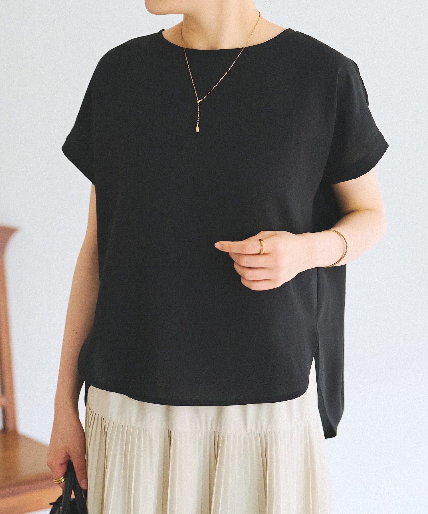 【ビアズリー/BEARDSLEY】のウシロコクーンブラウス インテリア・キッズ・メンズ・レディースファッション・服の通販 founy(ファウニー) 　ファッション　Fashion　レディースファッション　Fashion for Women　トップス・カットソー　Cut & Sew Tops　シャツ・ブラウス・オフィスカジュアル　Elegant Blouses & Button-Ups　シンプル　Simple, Minimal　ジョーゼット　Georgette, Semi-Sheer Fabric　スリット　Slit, Slit Detail　スリーブ　Sleeve, Long Sleeve / Short Sleeve　バランス　Balance, Style Balance　フレンチ　French, French Style　再入荷　Restock / Back in Stock　ブラック|ID: prp329100004967669 ipo3291000000037260512