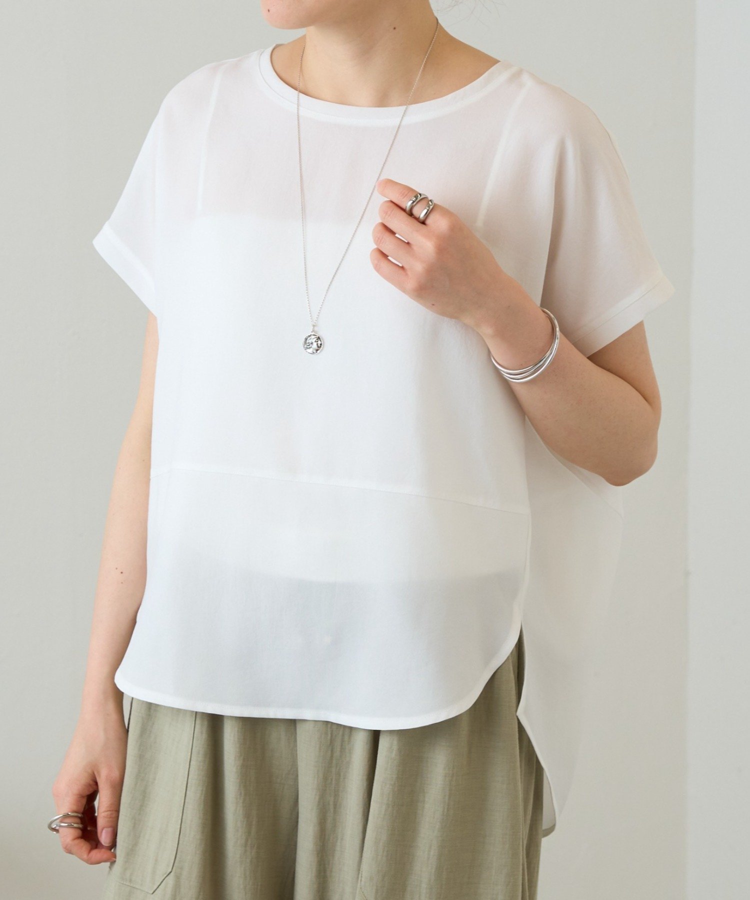【ビアズリー/BEARDSLEY】のウシロコクーンブラウス インテリア・キッズ・メンズ・レディースファッション・服の通販 founy(ファウニー) 　ファッション　Fashion　レディースファッション　Fashion for Women　トップス・カットソー　Cut & Sew Tops　シャツ・ブラウス・オフィスカジュアル　Elegant Blouses & Button-Ups　シンプル　Simple, Minimal　ジョーゼット　Georgette, Semi-Sheer Fabric　スリット　Slit, Slit Detail　スリーブ　Sleeve, Long Sleeve / Short Sleeve　バランス　Balance, Style Balance　フレンチ　French, French Style　再入荷　Restock / Back in Stock　ホワイト|ID: prp329100004967669 ipo3291000000037260514