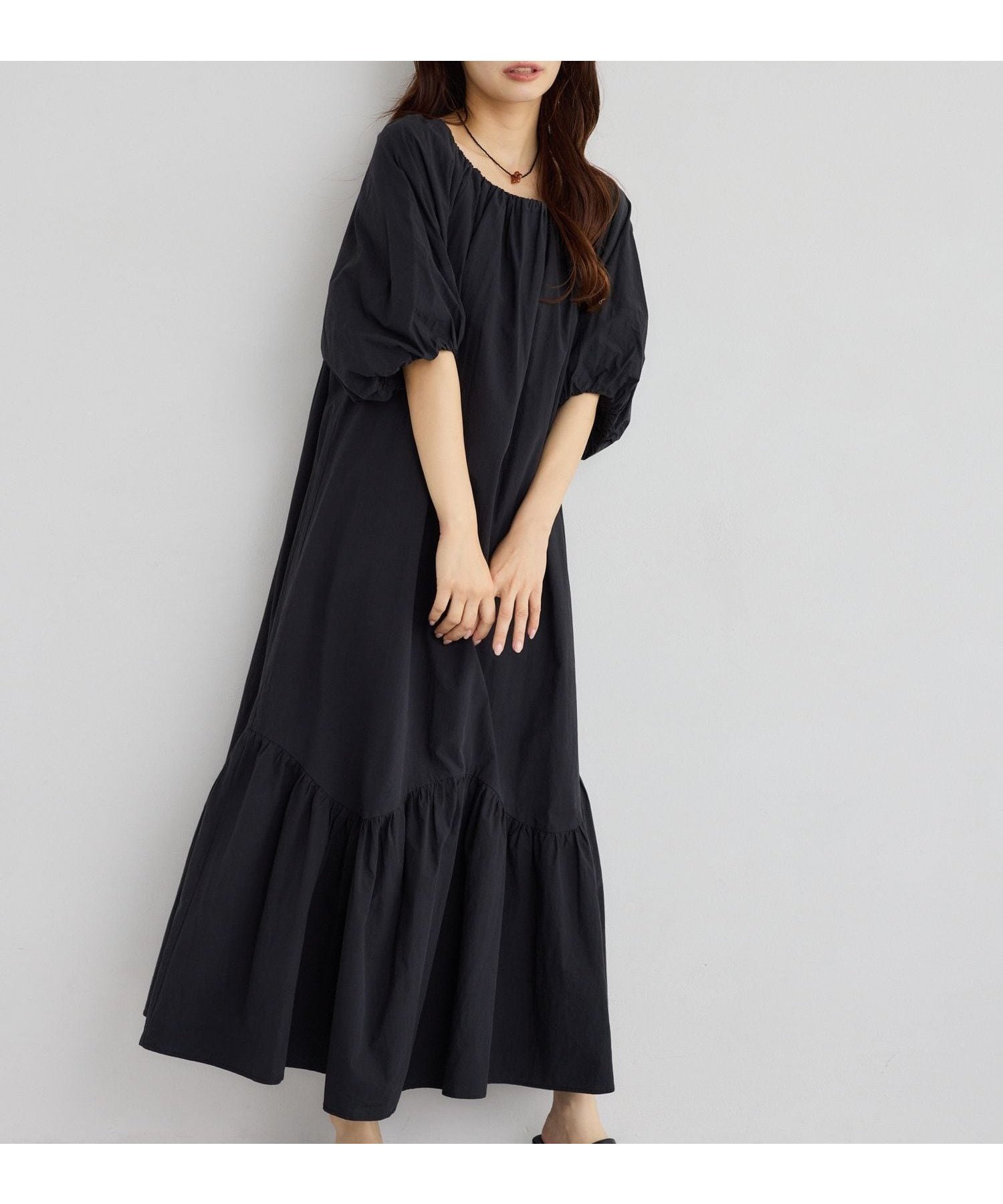 【ミスティ ウーマン/mysty woman】のボリュームギャザーワンピース インテリア・キッズ・メンズ・レディースファッション・服の通販 founy(ファウニー) 　ファッション　Fashion　レディースファッション　Fashion for Women　ワンピース　Dresses　おすすめ　Recommended / Our Picks　キャップ　Cap, Baseball Cap　サンダル　Sandals, Summer Shoes　ショルダー　Shoulder, Shoulder Strap　スカーフ　Scarf, Neckwear　スニーカー　Sneakers, Trainers　ダウン　Down, Puffer　フェミニン　Feminine, Girly　ランダム　Random, Irregular　リゾート　Resort, Vacation Style　エレガント 上品　Elegant　ブラック|ID: prp329100004971305 ipo3291000000037280321
