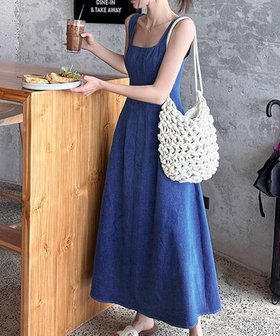【ミニミニストア/miniministore】のデニム風 ロングワンピース ノースリーブ 大人の最旬トレンドファッション＆コーディネート founy(ファウニー) ファッション Fashion レディースファッション Fashion for Women ワンピース Dresses サンダル Sandals, Summer Shoes スクエア Square, Square Shape スマホ Smartphone, Mobile Device デコルテ Décolleté, Neckline デニム Denim, Jeans Material ノースリーブ Sleeveless, No-Sleeve フレア Flare, Flared ポケット Pocket, Pocket Detail ロング Long, Long-Length 夏 Summer 旅行 Travel エレガント 上品 Elegant |ID:prp329100004971805