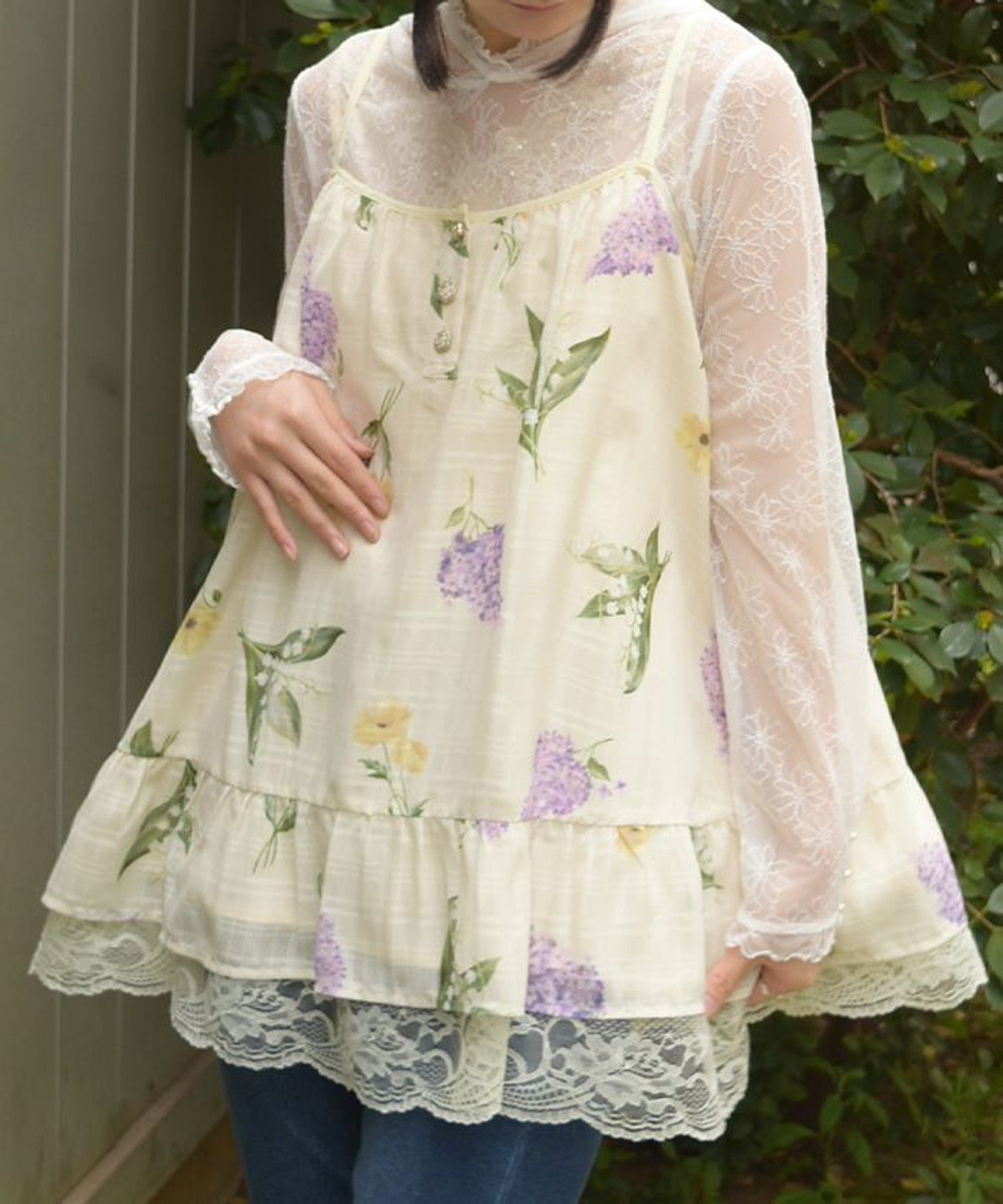 【アクシーズファム/axes femme】の裾レースキャミチュニック インテリア・キッズ・メンズ・レディースファッション・服の通販 founy(ファウニー) 　ファッション　Fashion　レディースファッション　Fashion for Women　トップス・カットソー　Cut & Sew Tops　キャミソール&ノースリーブ　Camisoles & Sleeveless Tops　おすすめ　Recommended / Our Picks　インナー　Innerwear　カットソー　Cut and Sewn Top　カーディガン　Cardigan, Knitwear　シンプル　Simple, Minimal　タンク　Tank Top, Sleeveless Top　デニム　Denim, Jeans Material　バランス　Balance, Style Balance　フリル　Frill, Ruffle　今季　This Season, Current Season　無地　Plain, Solid Color　クリーム|ID: prp329100004971992 ipo3291000000037283447