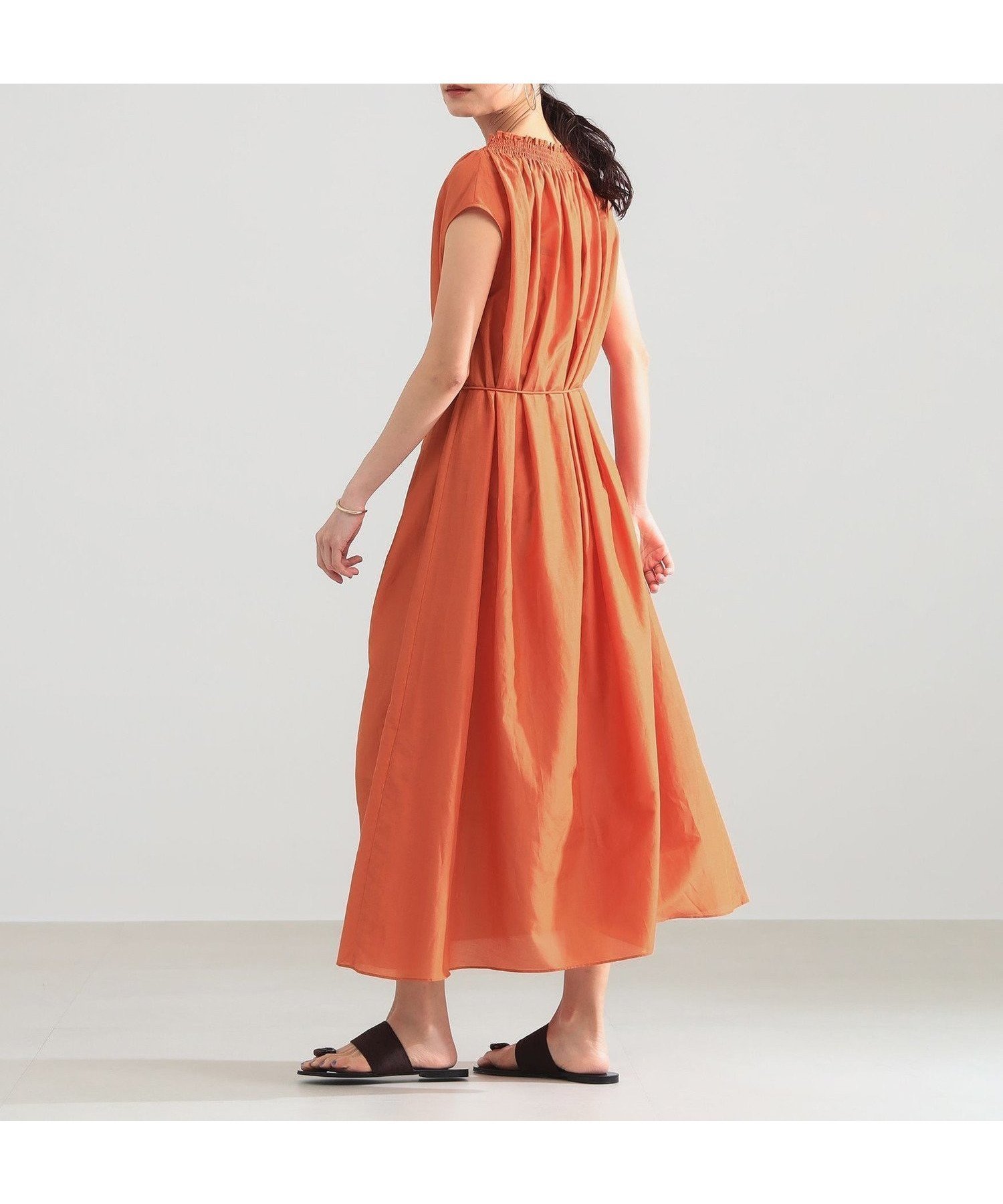 【デミルクス ビームス/Demi-Luxe BEAMS】のコットンシルク オフショルダー ワンピース 大人の最旬トレンドファッション＆コーディネート founy(ファウニー) 　ファッション　Fashion　レディースファッション　Fashion for Women　ワンピース　Dresses　シャーリング　Shirring, Ruched　シルク　Silk, 100% Silk　なめらか　Smooth, Silky Texture　ペチコート　Petticoat, Underskirt　リボン　Ribbon, Bow　リラックス　Relax, Relaxed Fit　エレガント 上品　Elegant　 other-1|ID: prp329100004972038 ipo3291000000037283663
