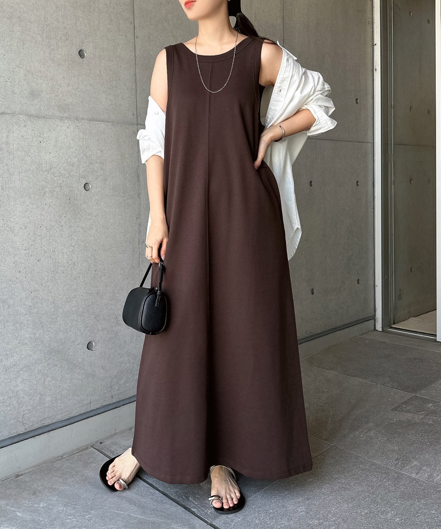 【アンドミー/andme】のノースリーブ スウェッ トロング ワンピース インテリア・キッズ・メンズ・レディースファッション・服の通販 founy(ファウニー) 　ファッション　Fashion　レディースファッション　Fashion for Women　ワンピース　Dresses　アメリカン　American Style　ショート　Short, Short Length　スウェット / スエット　Sweatshirt, Sweatwear　スリット　Slit, Slit Detail　スリーブ　Sleeve, Long Sleeve / Short Sleeve　ノースリーブ　Sleeveless, No-Sleeve　長袖　Long Sleeve, Full Sleeve　バランス　Balance, Style Balance　ポケット　Pocket, Pocket Detail　リラックス　Relax, Relaxed Fit　おすすめ　Recommended / Our Picks　ブラウン|ID: prp329100004972048 ipo3291000000037283746