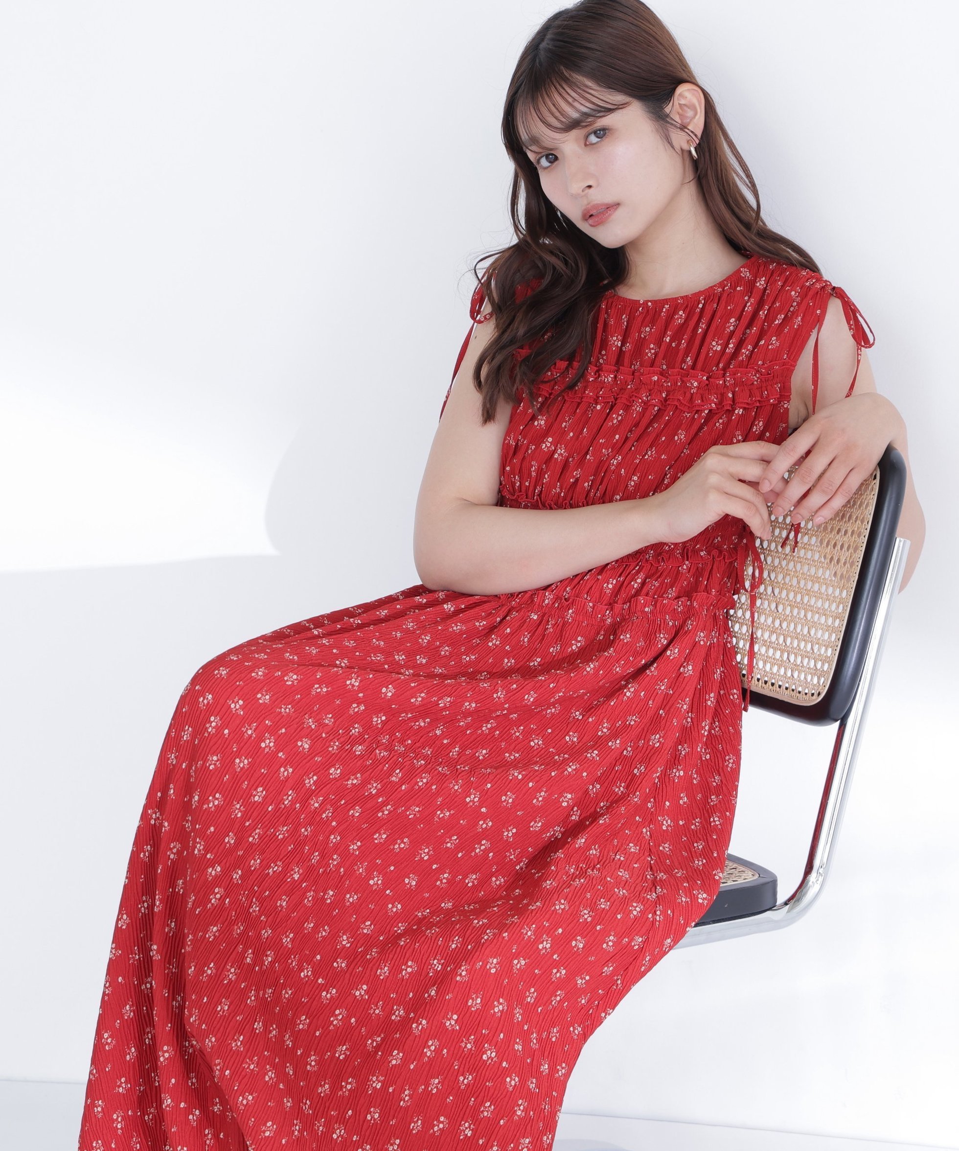 【ナチュラル ビューティー ベーシック/NATURAL BEAUTY BASIC】のフラワープリントドロストワンピース インテリア・キッズ・メンズ・レディースファッション・服の通販 founy(ファウニー) 　ファッション　Fashion　レディースファッション　Fashion for Women　ワンピース　Dresses　シャーリング　Shirring, Ruched　フィット　Fit, Slim Fit　エレガント 上品　Elegant　アカベース2|ID: prp329100004972111 ipo3291000000037283971