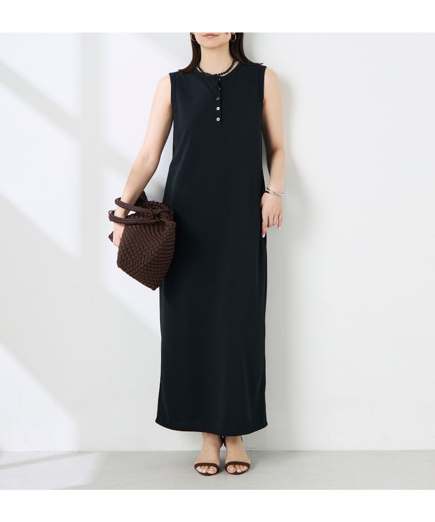 【ノーリーズ/NOLLEY'S】の《アンサンブル対応》ウォッシャブルイージーケアカノコノースリーブヘンリーネックワンピース インテリア・キッズ・メンズ・レディースファッション・服の通販 founy(ファウニー) 　ファッション　Fashion　レディースファッション　Fashion for Women　ワンピース　Dresses　アンサンブル　Ensemble Set　春　Spring　カーディガン　Cardigan, Knitwear　シンプル　Simple, Minimal　スリット　Slit, Slit Detail　ポケット　Pocket, Pocket Detail　おすすめ　Recommended / Our Picks　夏　Summer　2026年　2026　2026春夏・S/S　Spring/Summer 2026 SS26　ブラック|ID: prp329100004972197 ipo3291000000037284390