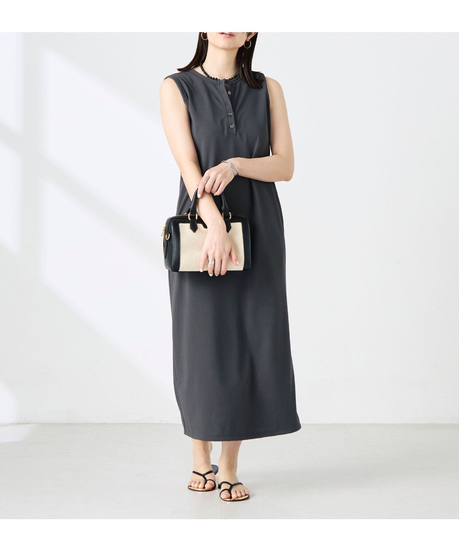 【ノーリーズ/NOLLEY'S】の《アンサンブル対応》ウォッシャブルイージーケアカノコノースリーブヘンリーネックワンピース インテリア・キッズ・メンズ・レディースファッション・服の通販 founy(ファウニー) 　ファッション　Fashion　レディースファッション　Fashion for Women　ワンピース　Dresses　アンサンブル　Ensemble Set　春　Spring　カーディガン　Cardigan, Knitwear　シンプル　Simple, Minimal　スリット　Slit, Slit Detail　ポケット　Pocket, Pocket Detail　おすすめ　Recommended / Our Picks　夏　Summer　2026年　2026　2026春夏・S/S　Spring/Summer 2026 SS26　チャコールグレー|ID: prp329100004972197 ipo3291000000037284394