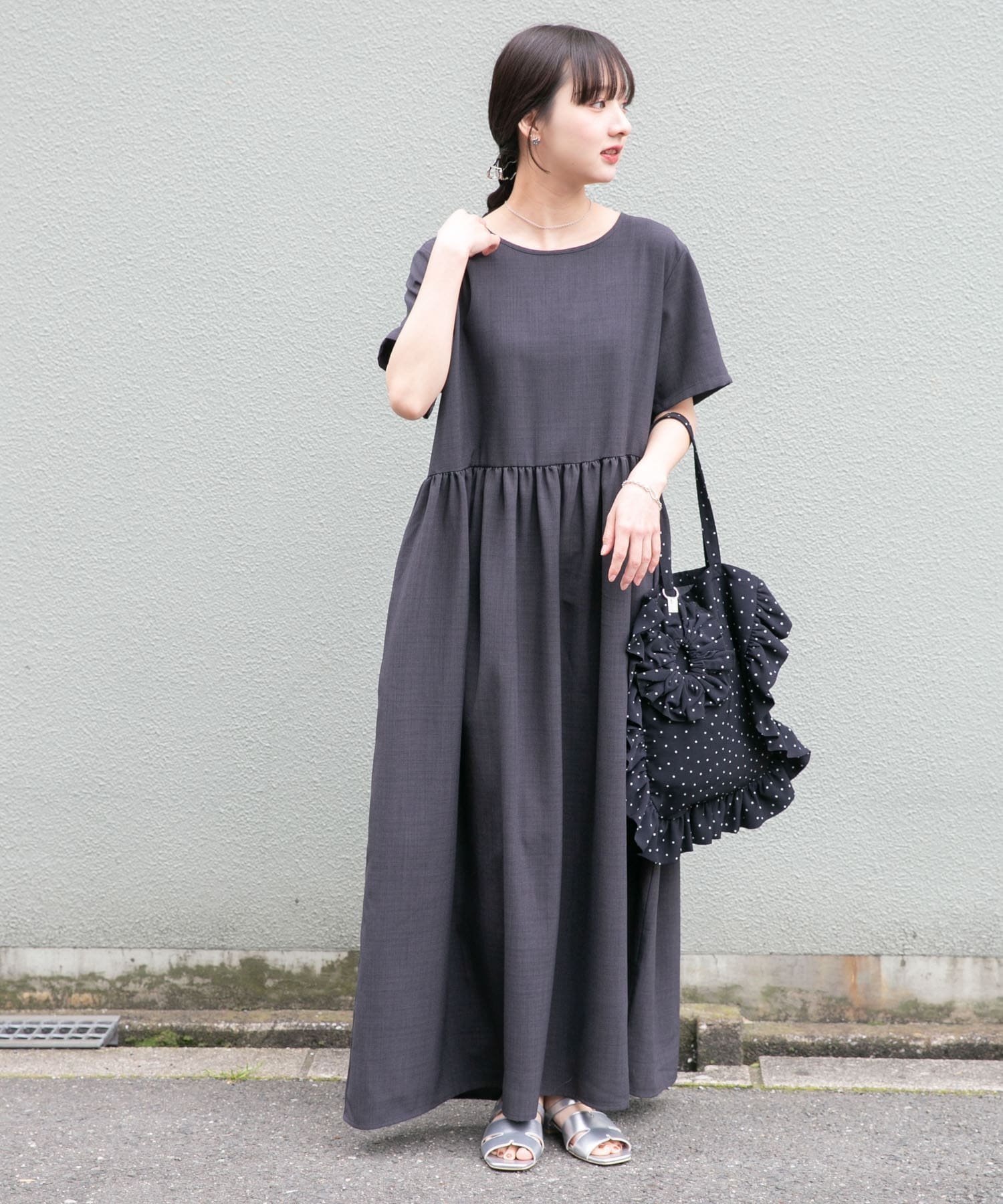 【アイテムズアーバンリサーチ/ITEMS URBAN RESEARCH】の『イージーケア/接触冷感/UVカット』SMOOTH LINEN TOUCH ワンピース インテリア・キッズ・メンズ・レディースファッション・服の通販 founy(ファウニー) 　ファッション　Fashion　レディースファッション　Fashion for Women　ワンピース　Dresses　2026年　2026　2026春夏・S/S　Spring/Summer 2026 SS26　ギャザー　Gathered, Ruffled　エレガント 上品　Elegant　夏　Summer　S/S・春夏　SS, Spring/Summer, Warm Season　楽ちん　Easy Fit, Comfortable　チャコールグレー|ID: prp329100004972291 ipo3291000000037284866