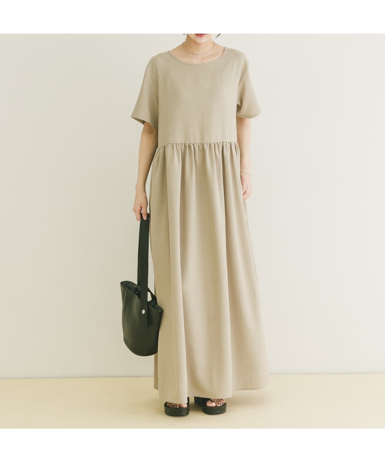 【アイテムズアーバンリサーチ/ITEMS URBAN RESEARCH】の『イージーケア/接触冷感/UVカット』SMOOTH LINEN TOUCH ワンピース インテリア・キッズ・メンズ・レディースファッション・服の通販 founy(ファウニー) 　ファッション　Fashion　レディースファッション　Fashion for Women　ワンピース　Dresses　2026年　2026　2026春夏・S/S　Spring/Summer 2026 SS26　ギャザー　Gathered, Ruffled　エレガント 上品　Elegant　夏　Summer　S/S・春夏　SS, Spring/Summer, Warm Season　楽ちん　Easy Fit, Comfortable　ベージュ|ID: prp329100004972291 ipo3291000000037284868