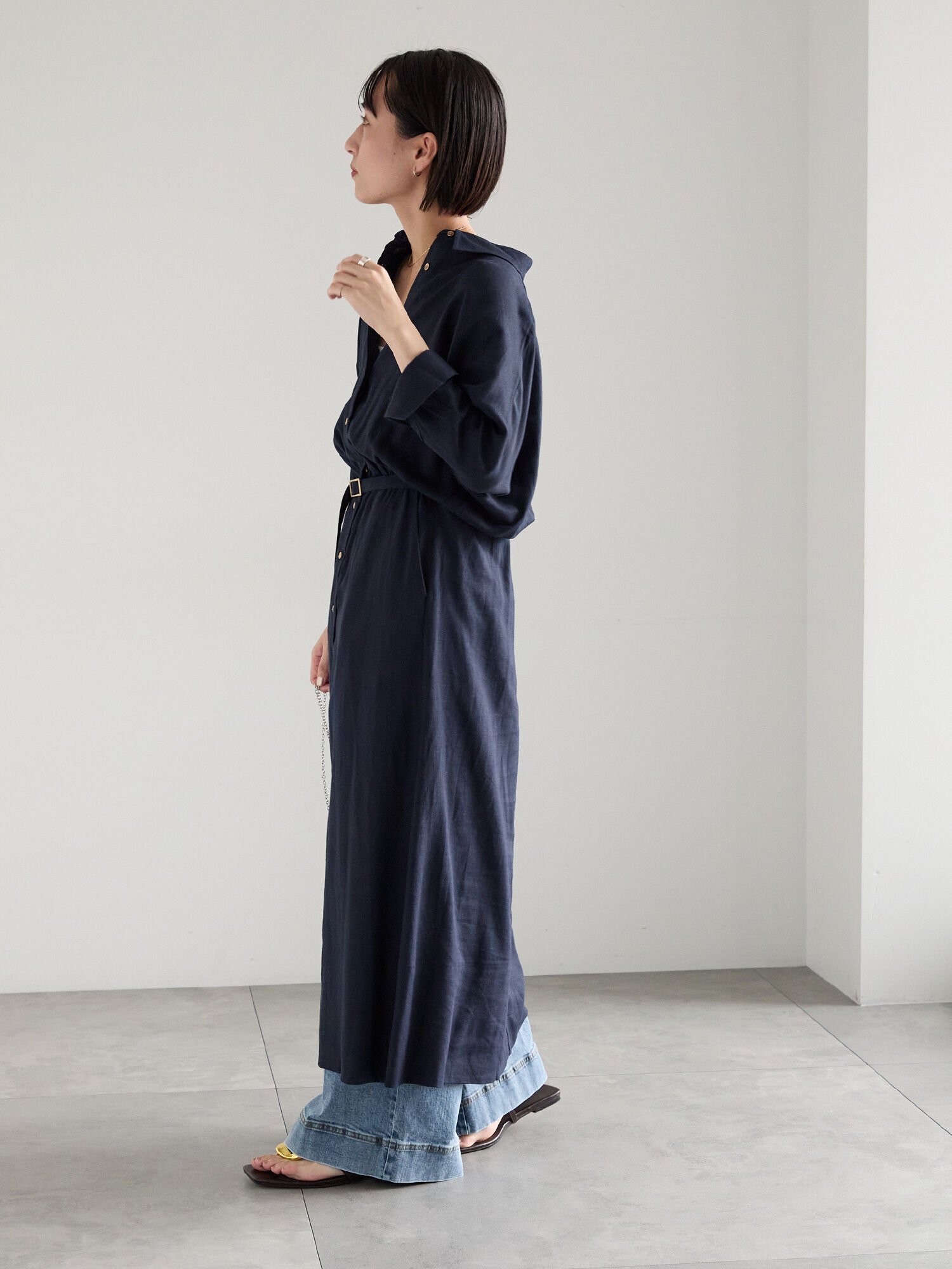 【テチチ/Te chichi】のレーヨンリネン共ベルトシャツワンピース インテリア・キッズ・メンズ・レディースファッション・服の通販 founy(ファウニー) 　ファッション　Fashion　レディースファッション　Fashion for Women　ワンピース　Dresses　シャツワンピース / 1枚で着映えコーデ　Shirt Dresses　ベルト&ウエストマーク　Belts & Waist Accessories　ドレープ　Drape, Draping Fabric　フロント　Front, Front Design　リネン　Linen, Linen Fabric　エレガント 上品　Elegant　ビジネス 仕事 通勤　Business / Work / Commuting　ネイビー|ID: prp329100004973047 ipo3291000000037288334