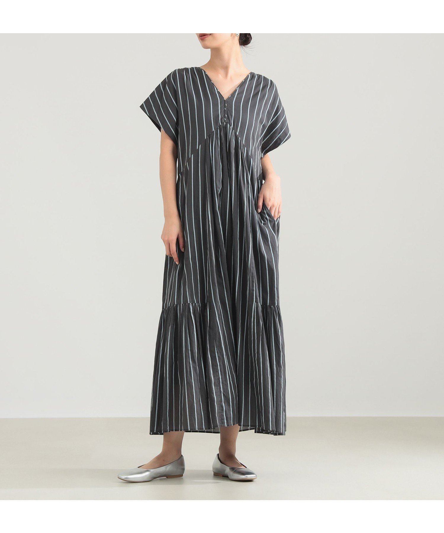 【デミルクス ビームス/Demi-Luxe BEAMS】の【別注】ne Quittez pas / ボイル ストライプ フレンチスリーブ ワンピース インテリア・キッズ・メンズ・レディースファッション・服の通販 founy(ファウニー) 　ファッション　Fashion　レディースファッション　Fashion for Women　ワンピース　Dresses　インド　Indian Textile　ギャザー　Gathered, Ruffled　切替　Switching, Contrast Panel　シャーリング　Shirring, Ruched　ストライプ　Stripe, Striped Pattern　スリーブ　Sleeve, Long Sleeve / Short Sleeve　フレンチ　French, French Style　プリント　Print, Printed Pattern　別注　Limited Edition, Custom Order　モダン　Modern, Contemporary　リラックス　Relax, Relaxed Fit　おすすめ　Recommended / Our Picks　旅行　Travel　CHARCOAL|ID: prp329100004973205 ipo3291000000037289181