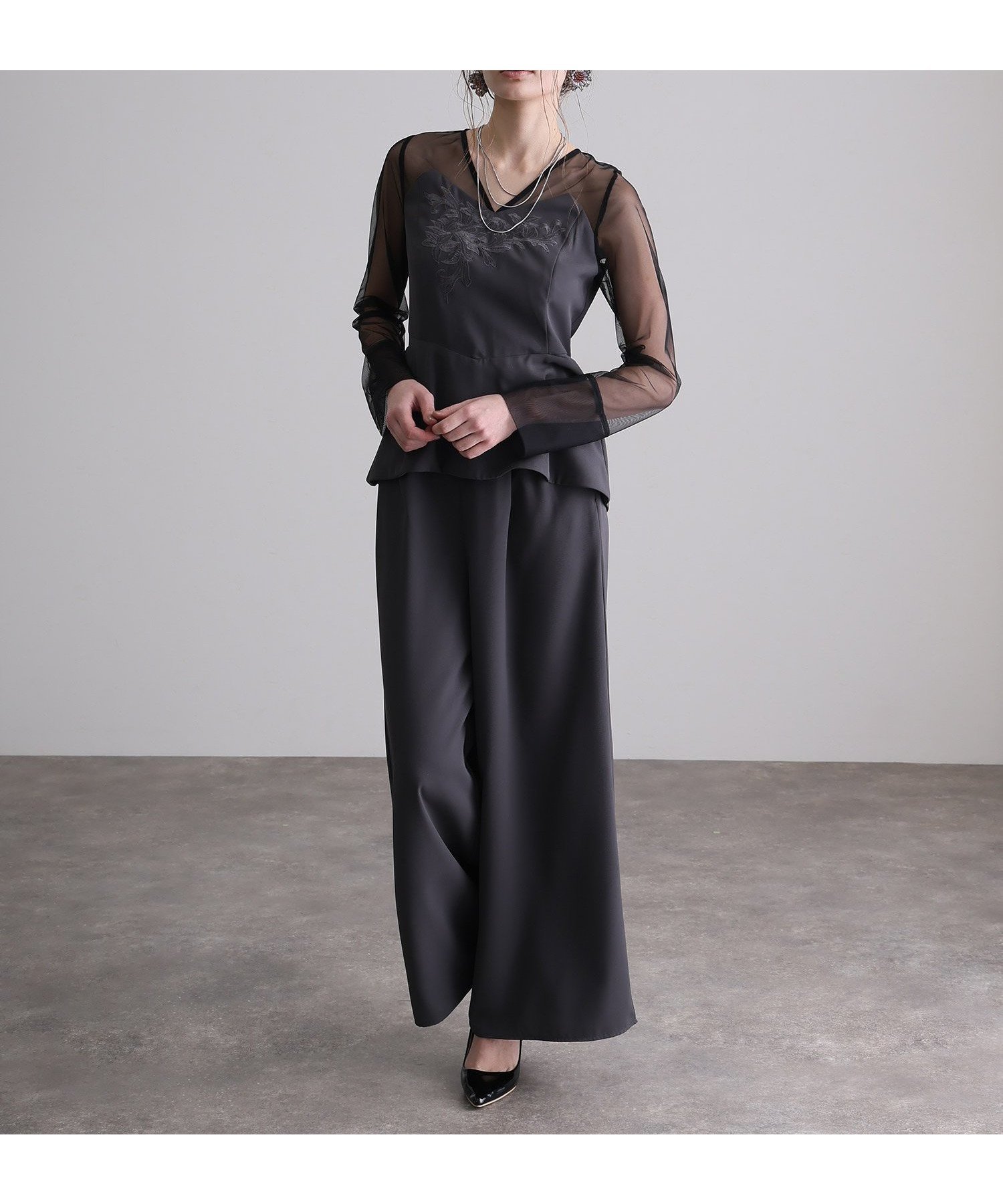 【プールヴー/PourVous】のレースパネルアクセントセットアップパンツドレス 結婚式 パーティードレス インテリア・キッズ・メンズ・レディースファッション・服の通販 founy(ファウニー) 　ファッション　Fashion　レディースファッション　Fashion for Women　セットアップ　Matching Sets　レディースパンツ・ボトムス　Pants & Trousers / Bottoms　ジャケット　Jacket, Outerwear　スタイリッシュ　Stylish, Fashionable　セットアップ　Set-Up, Coordinated Outfit　チュール　Tulip, Tulip Motif　ツイル　Twist, Twisted Detail　デコルテ　Décolleté, Neckline　ドレス　Dress, One-Piece　フォーマル　Formal, Dressy　ペプラム　Peplum, Flared Hem　ヨーク　Yoke, Yoke Design　ワイド　Wide, Wide Fit　おすすめ　Recommended / Our Picks　エレガント 上品　Elegant　セレモニー　Ceremony　入学式　Entrance Ceremony　卒業式　Graduation Ceremony　結婚式　Wedding　二次会　After Party　グレー|ID: prp329100004973255 ipo3291000000037289366