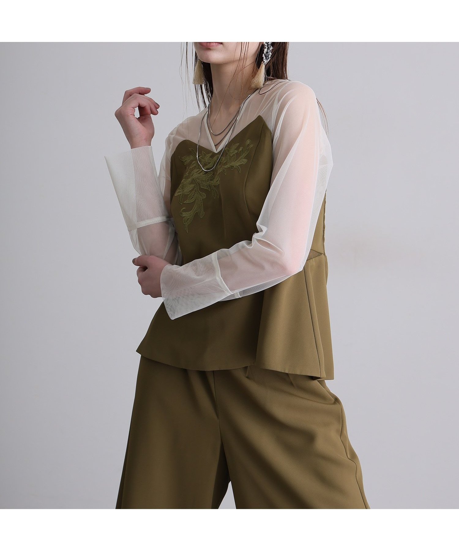 【プールヴー/PourVous】のレースパネルアクセントセットアップパンツドレス 結婚式 パーティードレス インテリア・キッズ・メンズ・レディースファッション・服の通販 founy(ファウニー) 　ファッション　Fashion　レディースファッション　Fashion for Women　セットアップ　Matching Sets　レディースパンツ・ボトムス　Pants & Trousers / Bottoms　ジャケット　Jacket, Outerwear　スタイリッシュ　Stylish, Fashionable　セットアップ　Set-Up, Coordinated Outfit　チュール　Tulip, Tulip Motif　ツイル　Twist, Twisted Detail　デコルテ　Décolleté, Neckline　ドレス　Dress, One-Piece　フォーマル　Formal, Dressy　ペプラム　Peplum, Flared Hem　ヨーク　Yoke, Yoke Design　ワイド　Wide, Wide Fit　おすすめ　Recommended / Our Picks　エレガント 上品　Elegant　セレモニー　Ceremony　入学式　Entrance Ceremony　卒業式　Graduation Ceremony　結婚式　Wedding　二次会　After Party　オリーブ|ID: prp329100004973255 ipo3291000000037289367