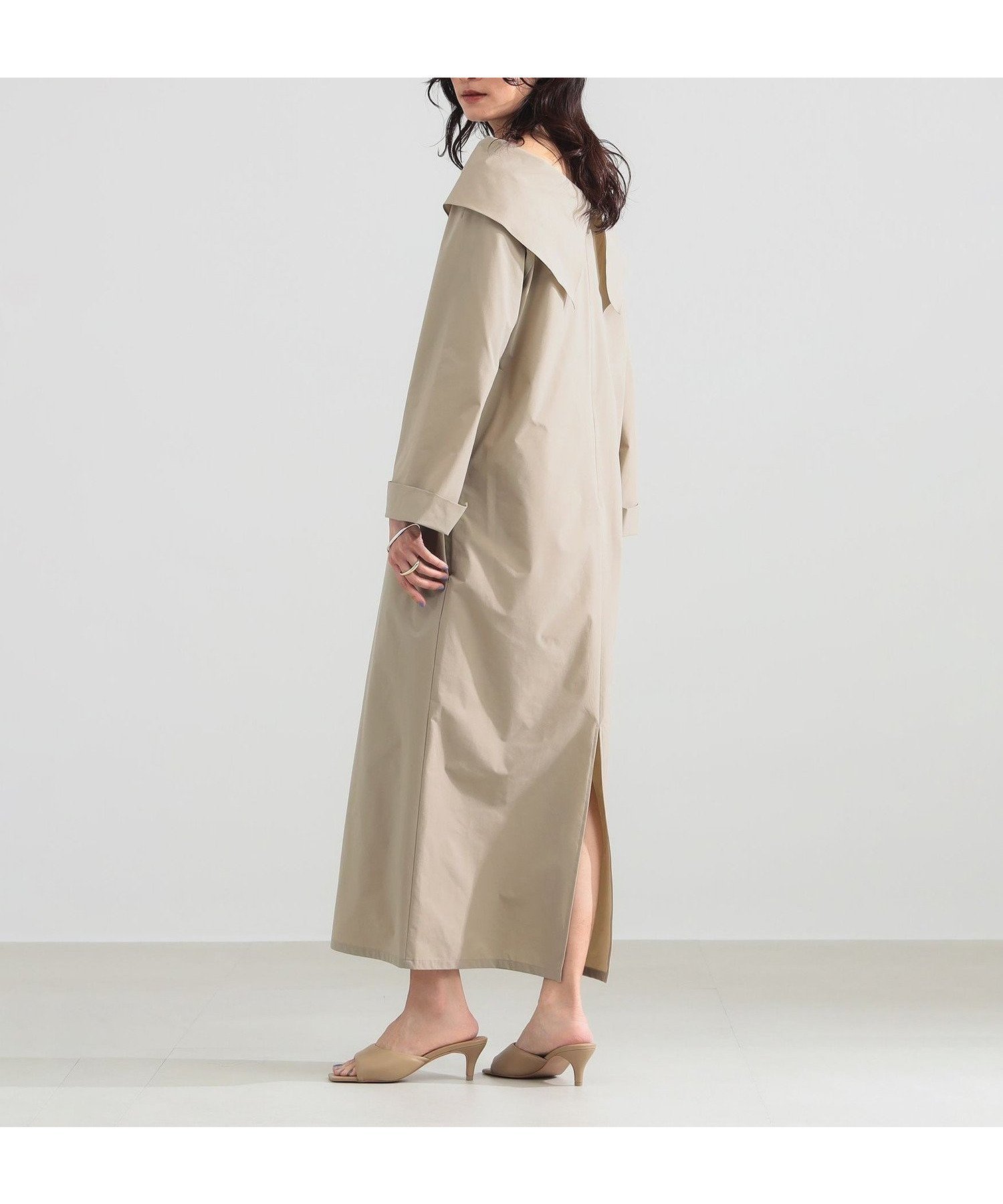【デミルクス ビームス/Demi-Luxe BEAMS】のオフショルダー ロングワンピース インテリア・キッズ・メンズ・レディースファッション・服の通販 founy(ファウニー) 　ファッション　Fashion　レディースファッション　Fashion for Women　ワンピース　Dresses　サンダル　Sandals, Summer Shoes　シューズ　Shoes, Footwear　スリット　Slit, Slit Detail　タイプライター　Typewriter Fabric, Crisp Cotton　デコルテ　Décolleté, Neckline　フラット　Flat, Flat Shoes　リラックス　Relax, Relaxed Fit　ロング　Long, Long-Length　おすすめ　Recommended / Our Picks　エレガント 上品　Elegant　BEIGE|ID: prp329100004973299 ipo3291000000037289545