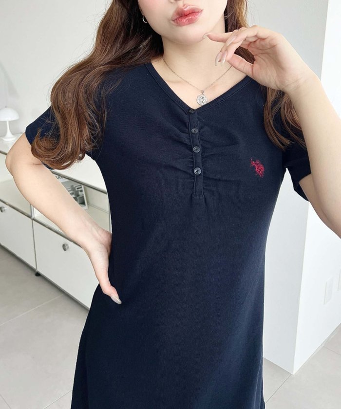 【モーメントプラス/moment+ / MEN】のU.S.POLO ASSN.ワンポイント刺繍フロントギャザーヘンリーVネック半袖ワンピース インテリア・キッズ・メンズ・レディースファッション・服の通販 founy(ファウニー) https://founy.com/ ファッション Fashion メンズファッション Fashion for Men キャップ Cap, Baseball Cap ギャザー Gathered, Ruffled サンダル Sandals, Summer Shoes シンプル Simple, Minimal スニーカー Sneakers, Trainers チュニック Tunic, Long Top デニム Denim, Jeans Material トレンド Trend, Trending Now バランス Balance, Style Balance ベーシック Basic, Essential 半袖 Short Sleeve, Half Sleeve レギンス Leggings, Stretch Pants ワンポイント One Point, Statement Accent 再入荷 Restock / Back in Stock プチプライス・低価格 Affordable / Budget Price おすすめ Recommended / Our Picks 夏 Summer |ID: prp329100004973400 ipo3291000000037289941